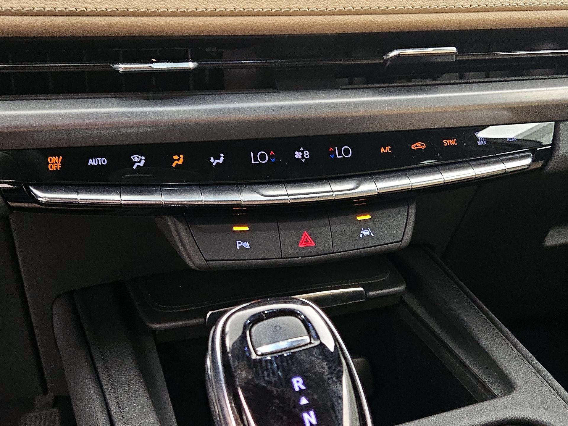 Thumbnail: 2024 Cadillac XT4 - 16