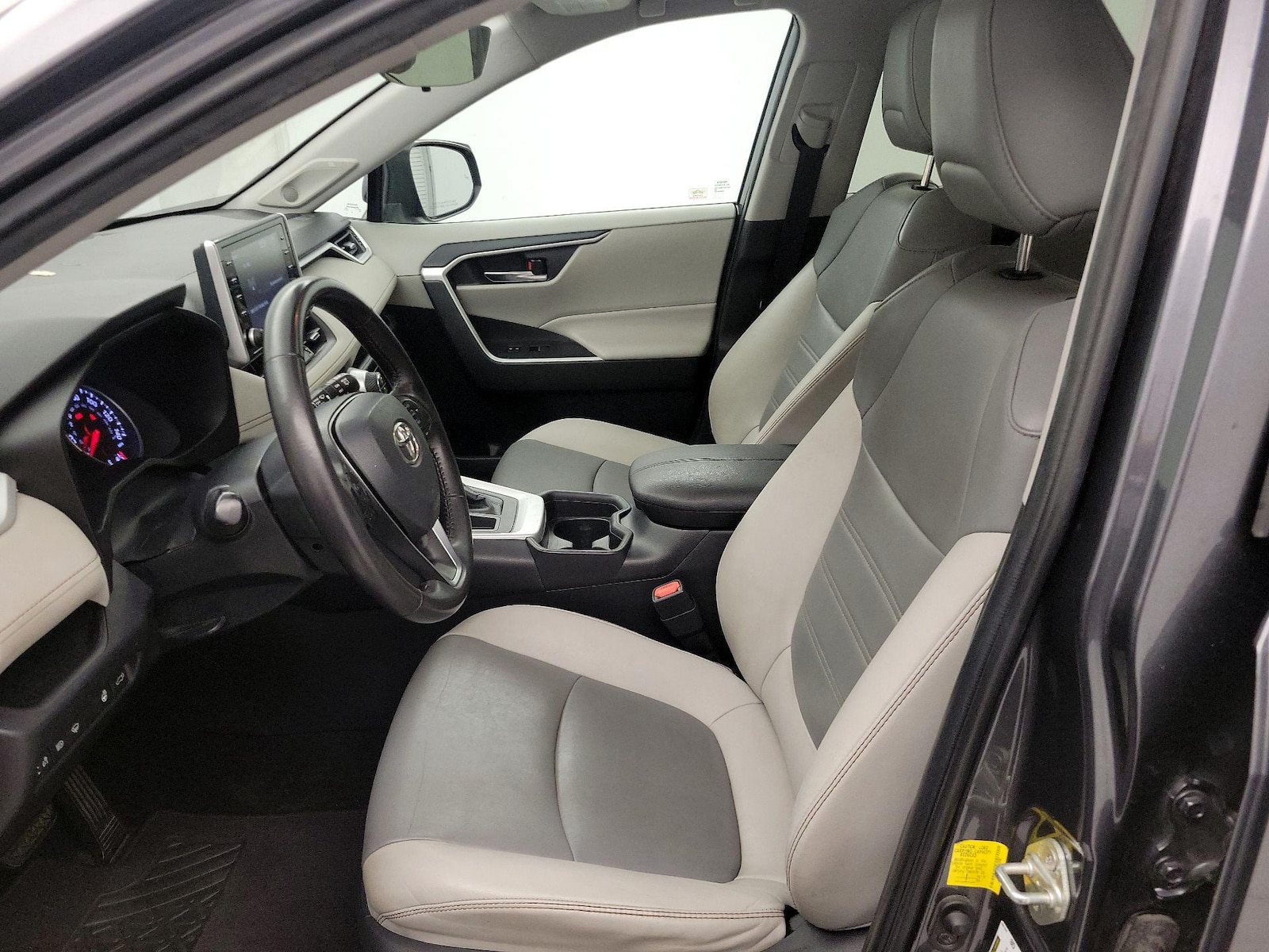 2019 Toyota RAV4 XLE Premium - Photo 12