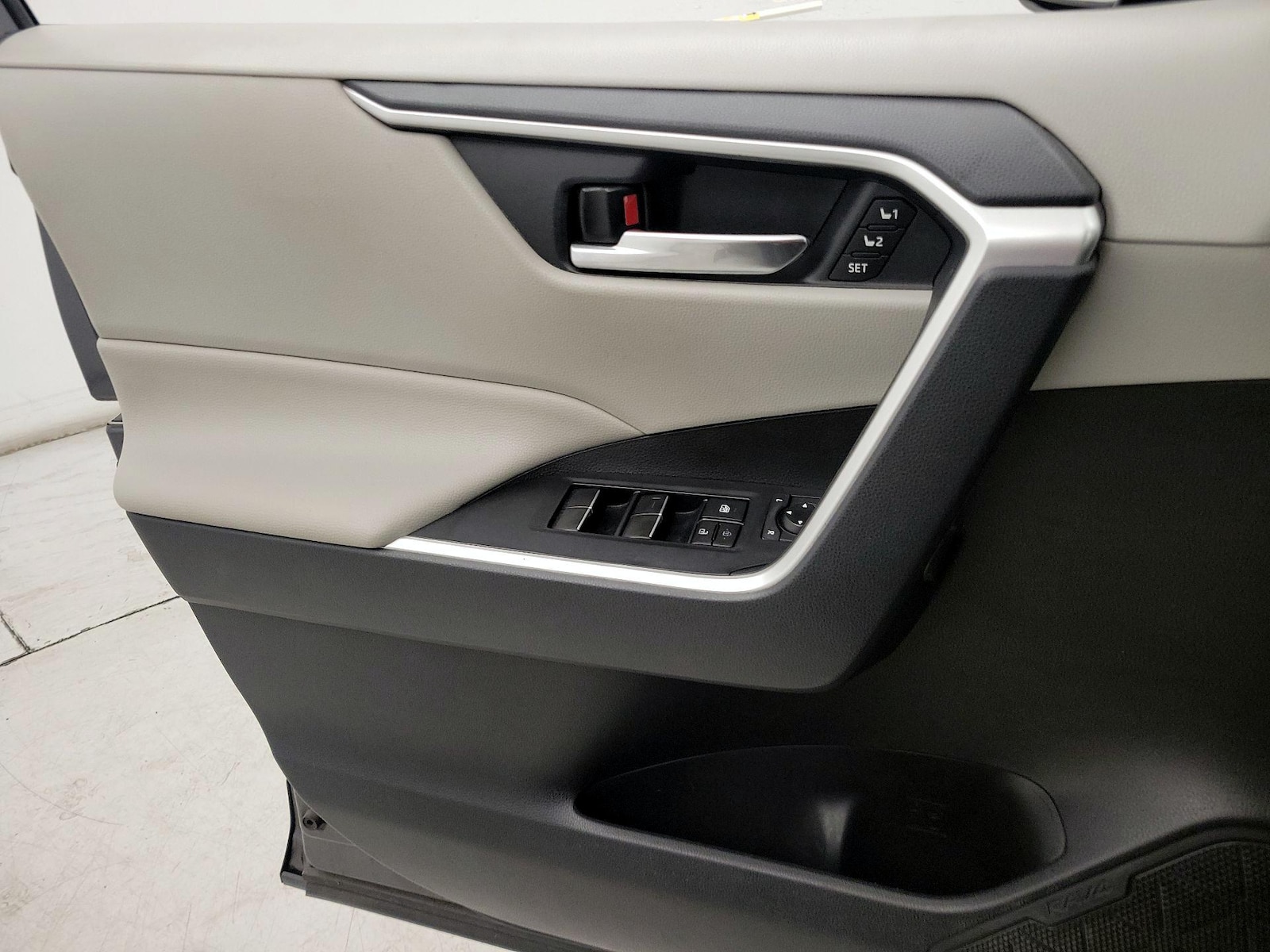 2019 Toyota RAV4 XLE Premium - Photo 13