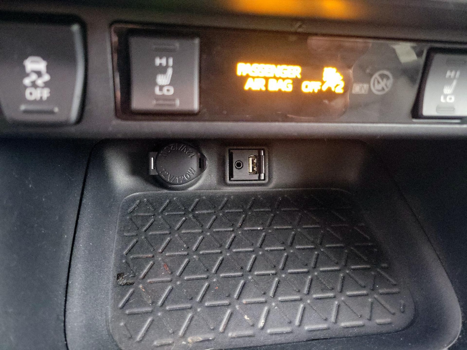 2019 Toyota RAV4 XLE Premium - Photo 19