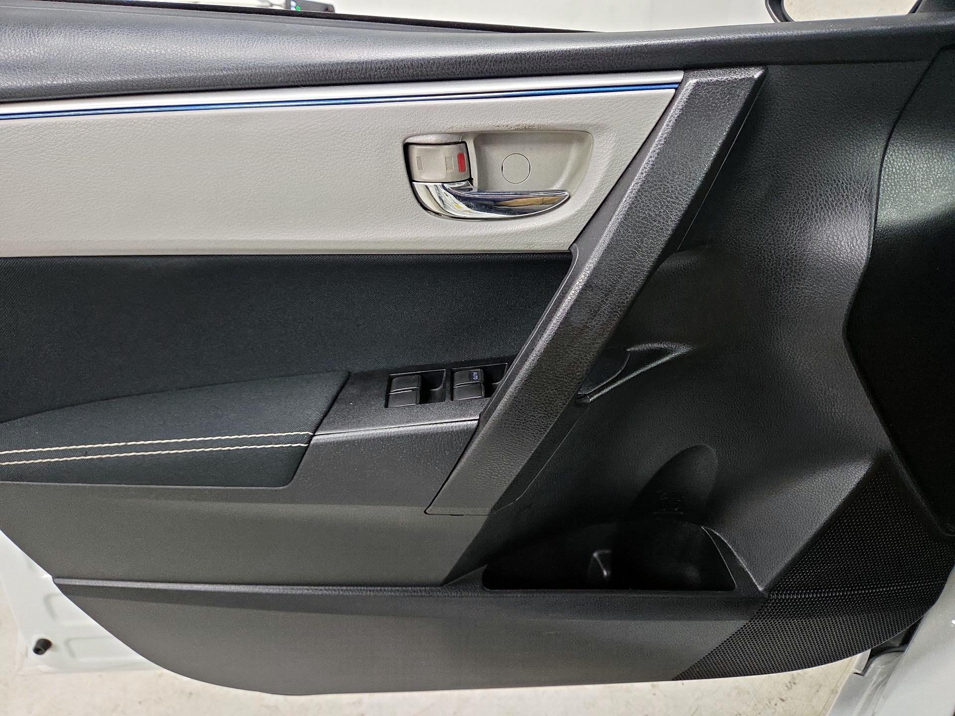 Thumbnail: 2015 Toyota Corolla - 12