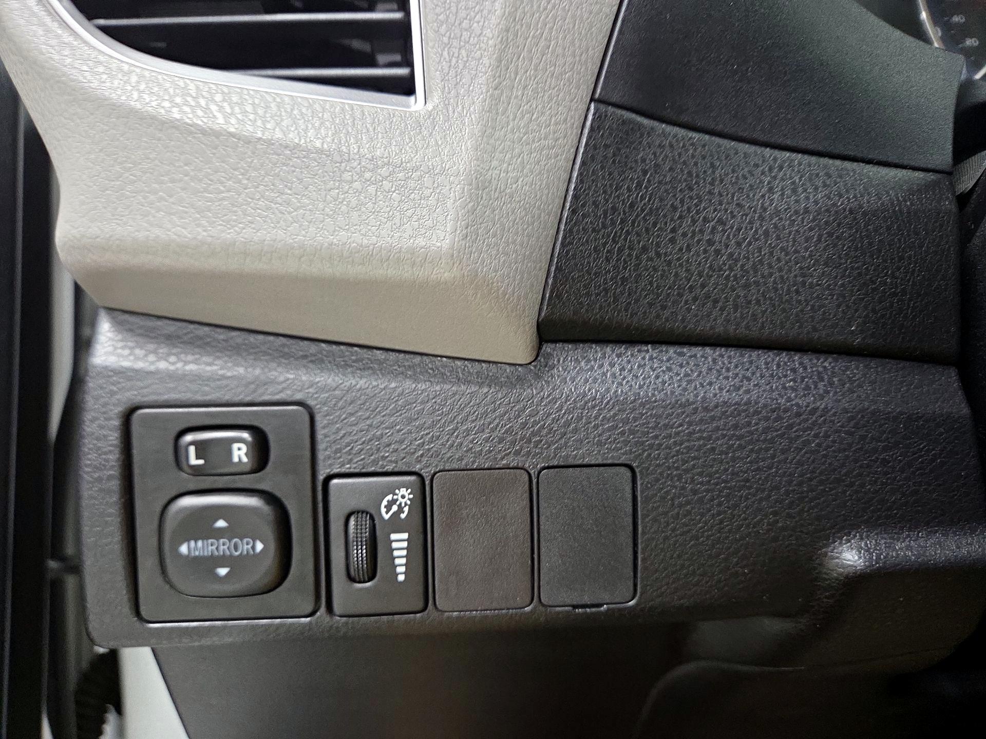 Thumbnail: 2015 Toyota Corolla - 13