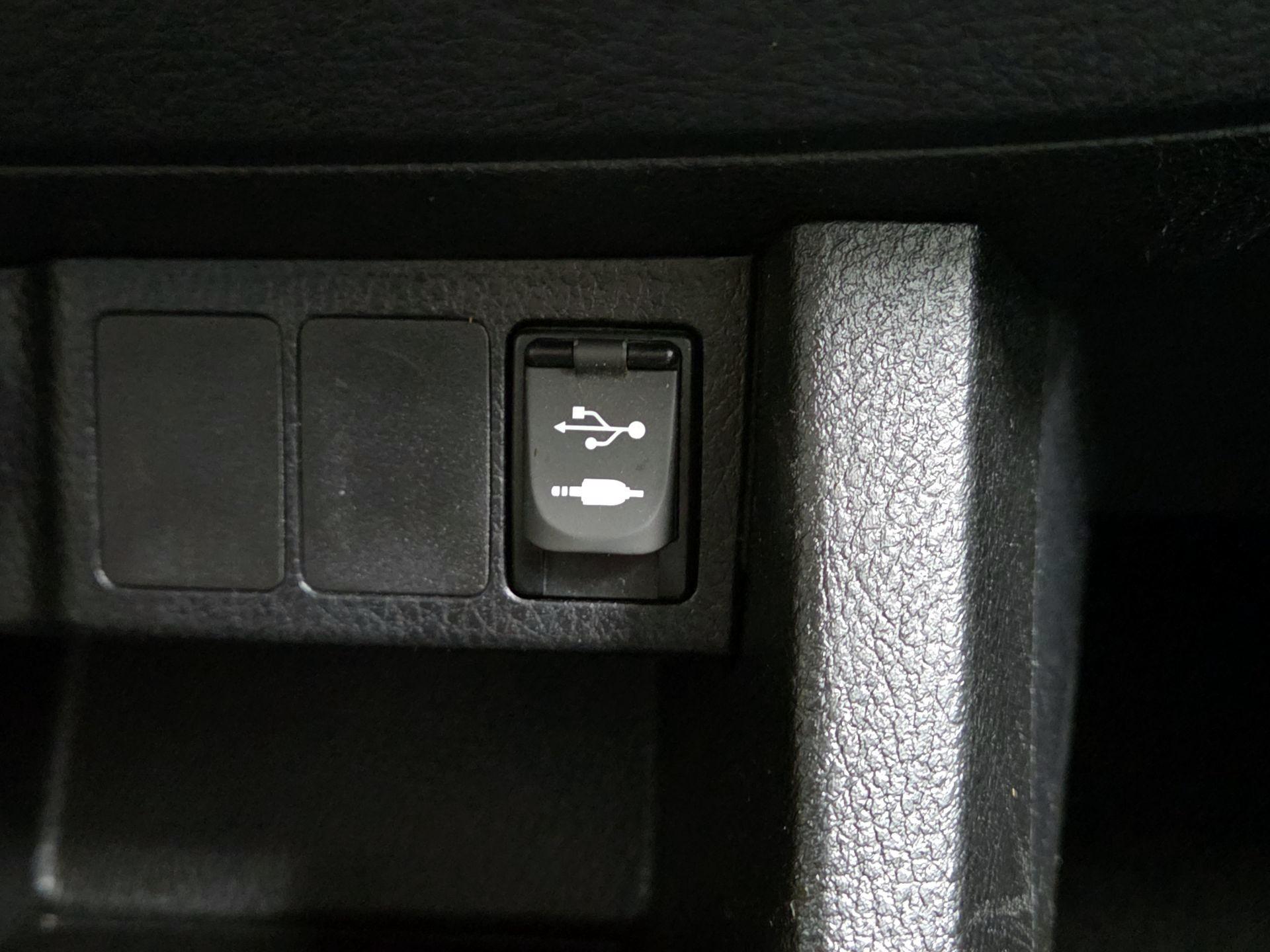 Thumbnail: 2015 Toyota Corolla - 18