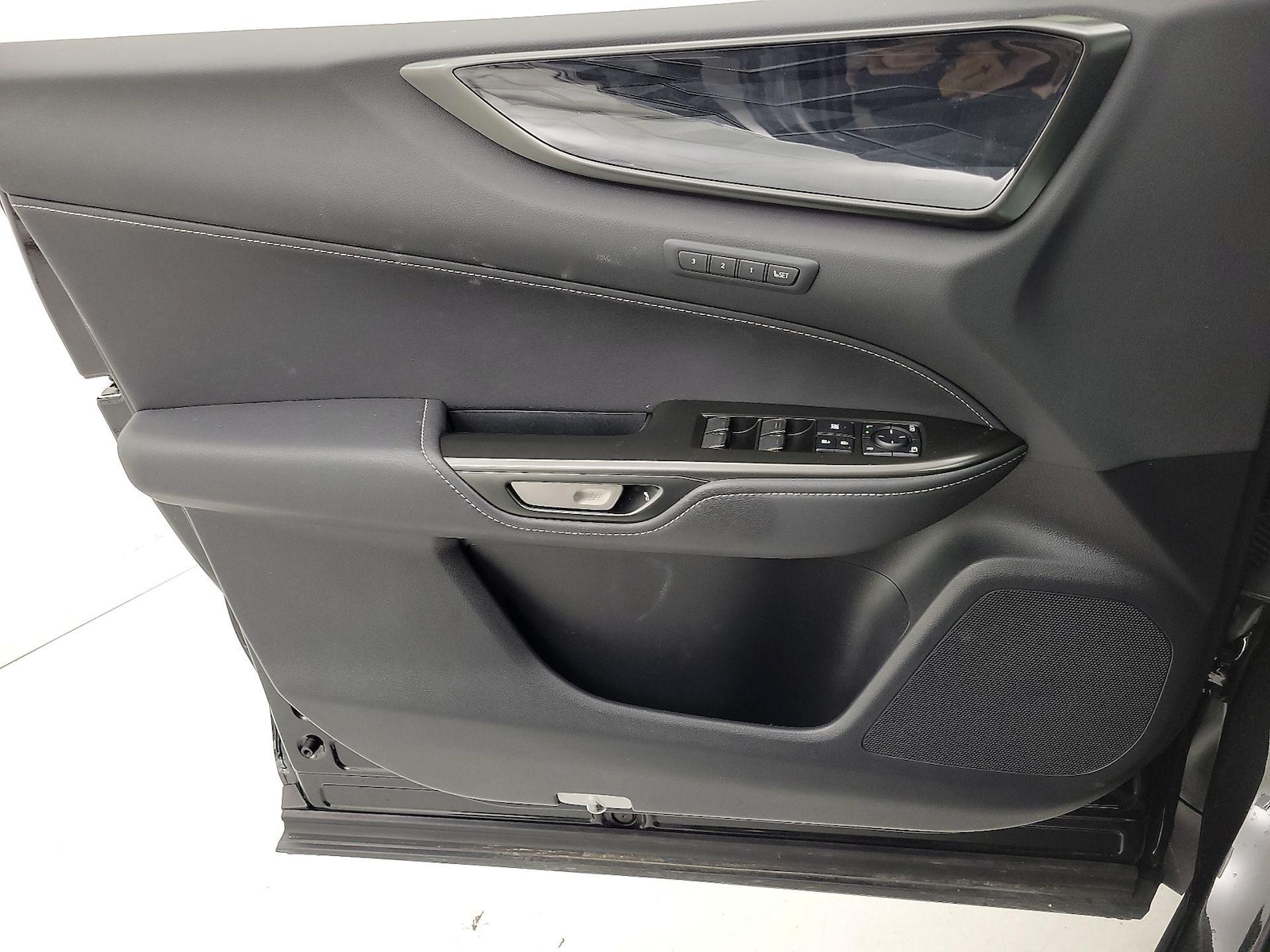 2025 Lexus NX Hybrid 350h - Photo 13