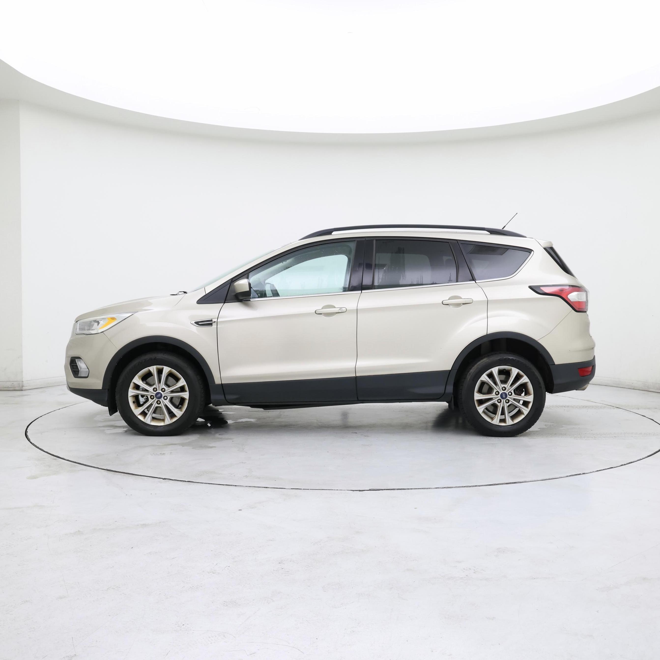 Thumbnail: 2017 Ford Escape - 3