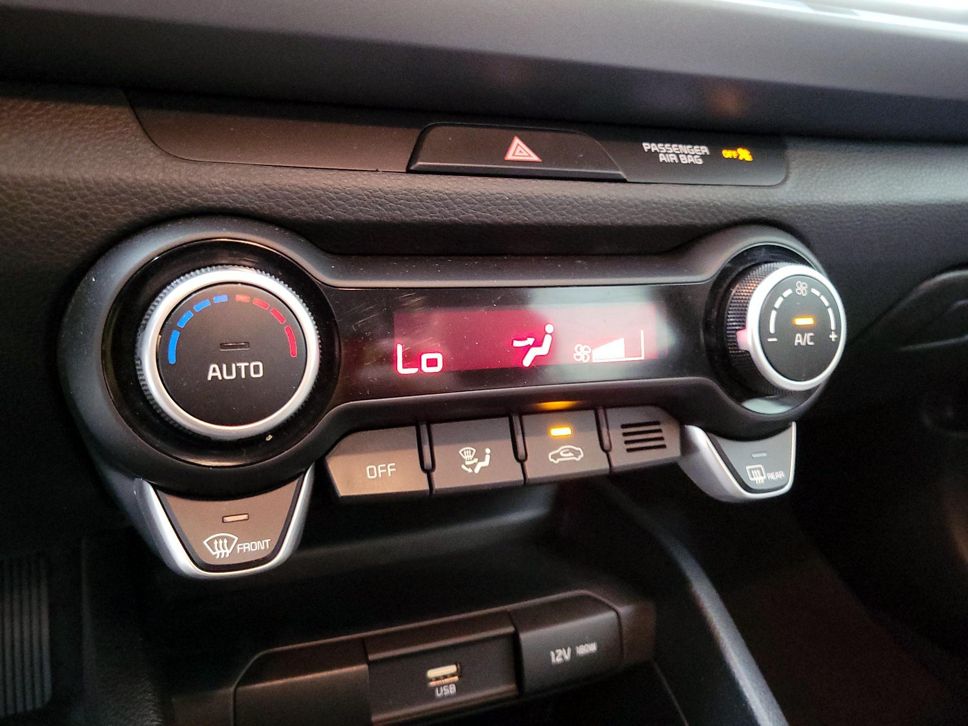 Thumbnail: 2021 Kia Rio - 16