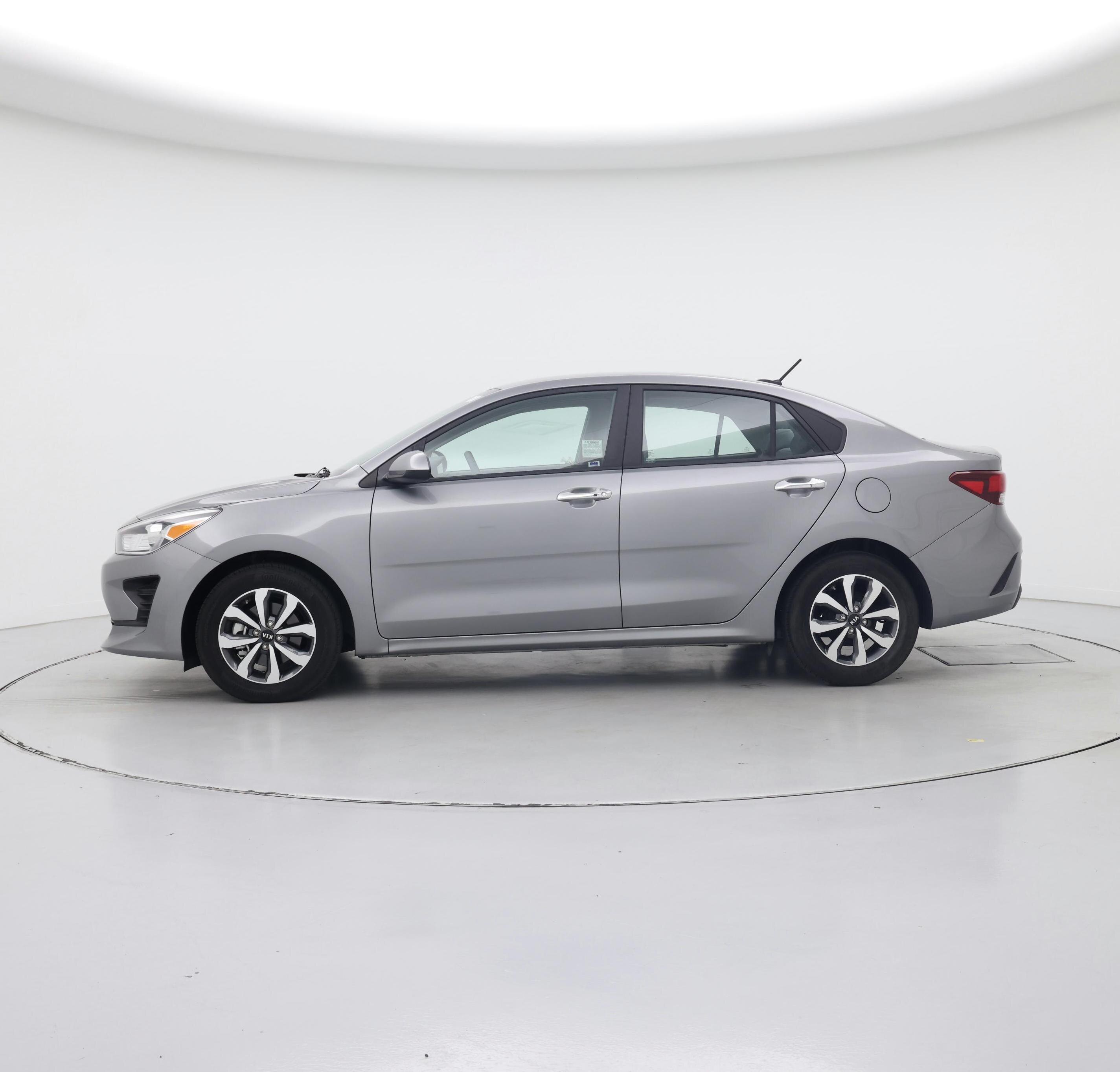 Thumbnail: 2021 Kia Rio - 3