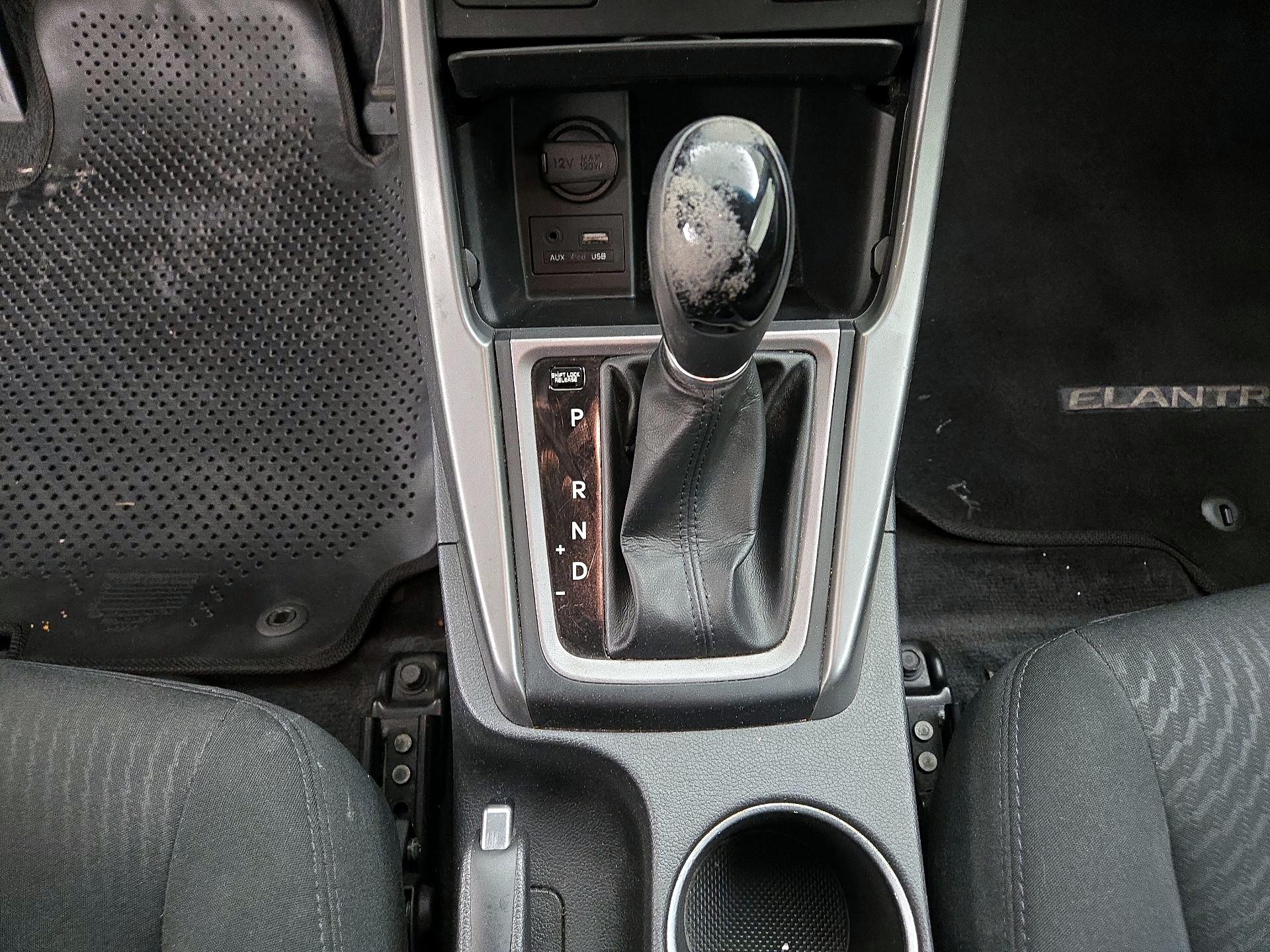 Thumbnail: 2015 Hyundai Elantra - 17