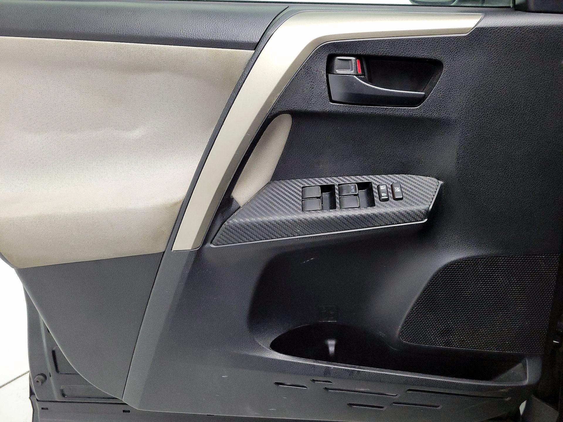 Thumbnail: 2015 Toyota RAV4 - 12