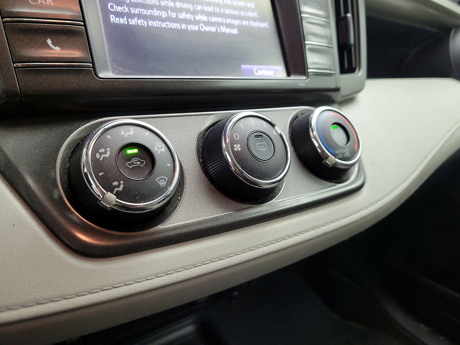 Thumbnail: 2015 Toyota RAV4 - 14