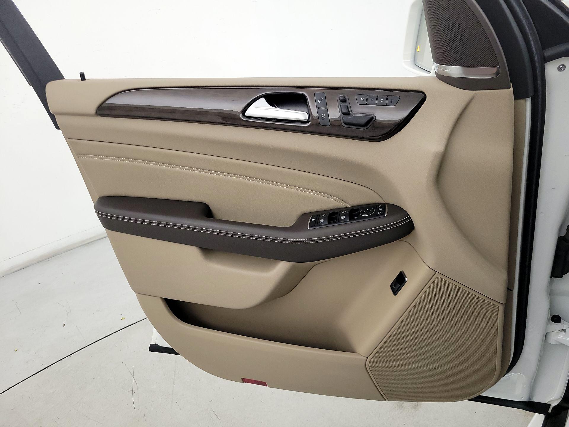 Thumbnail: 2015 Mercedes-Benz M-Class - 12