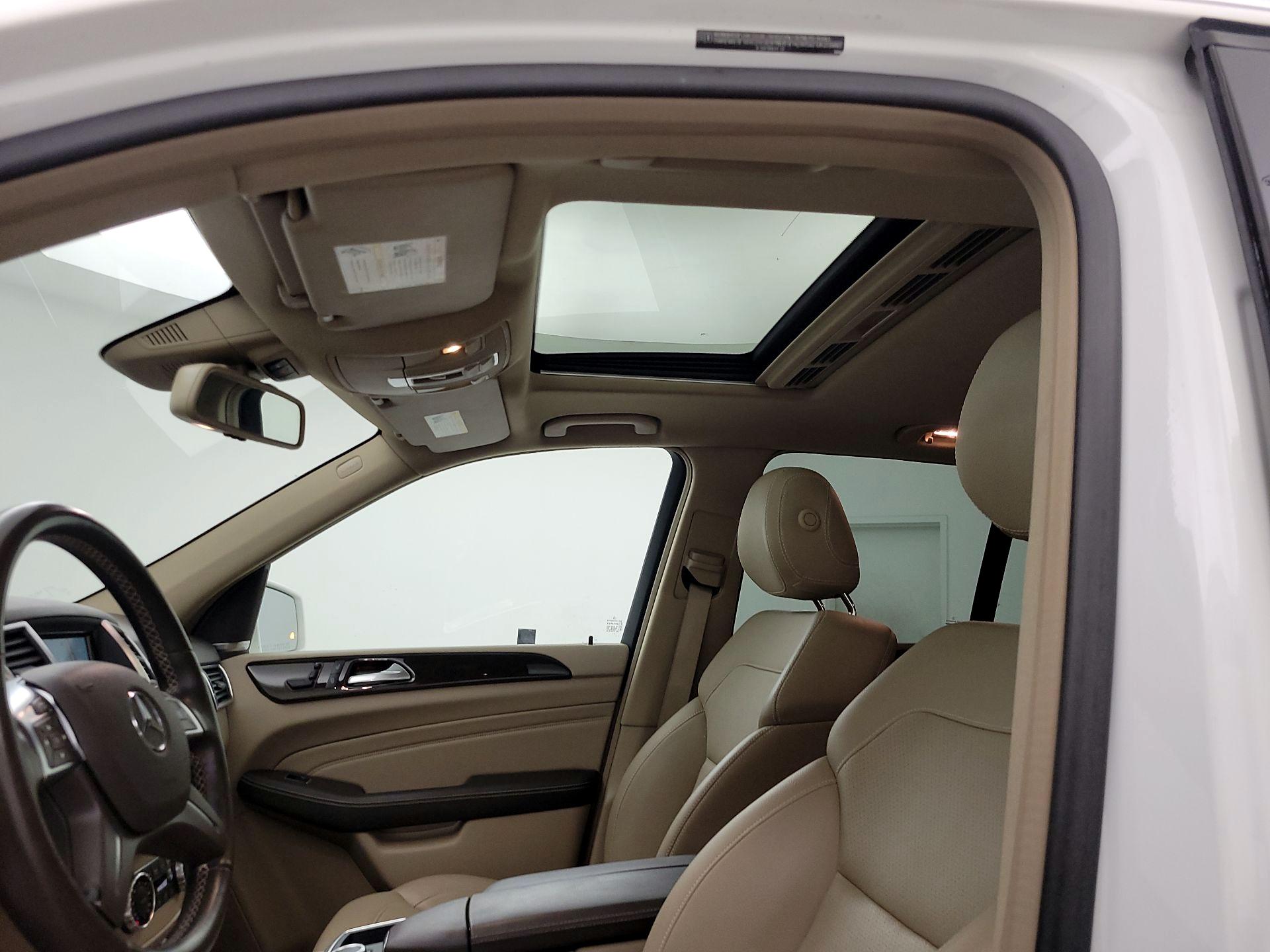 Thumbnail: 2015 Mercedes-Benz M-Class - 19