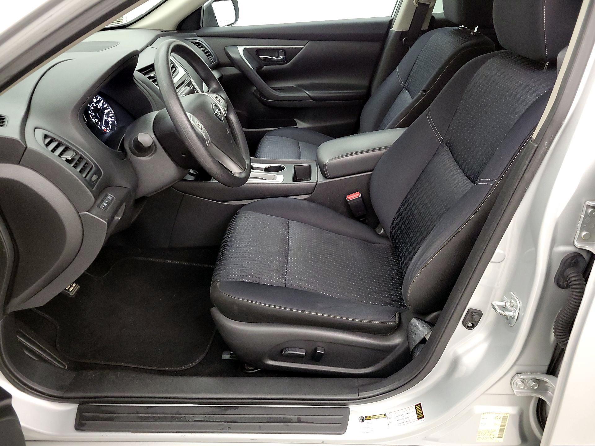 Thumbnail: 2016 Nissan Altima - 9
