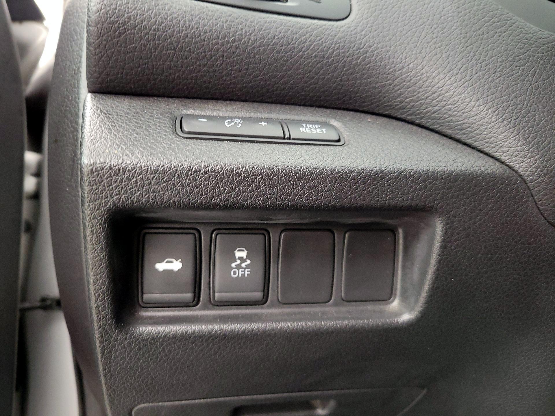 Thumbnail: 2016 Nissan Altima - 11