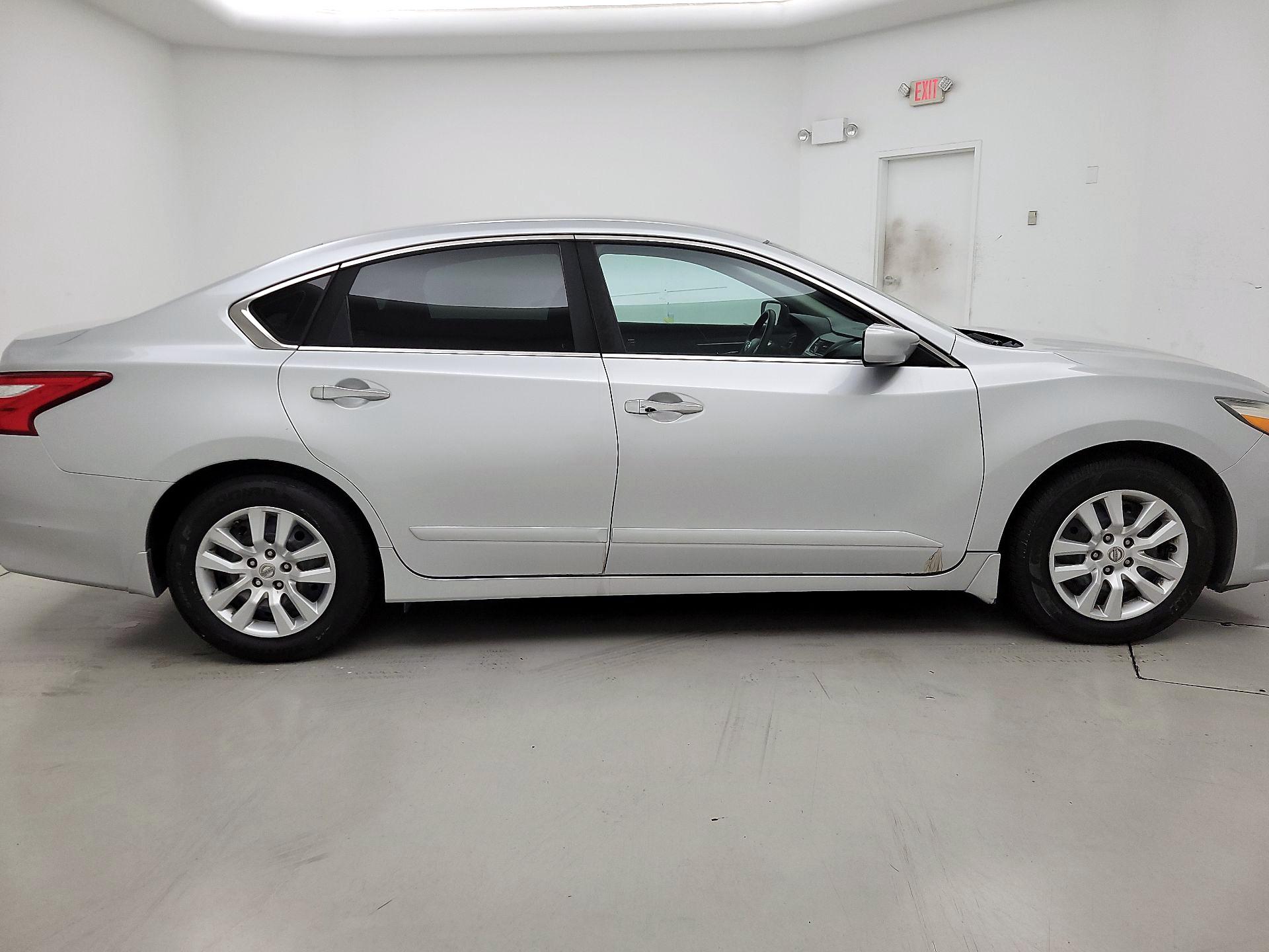 Thumbnail: 2016 Nissan Altima - 4