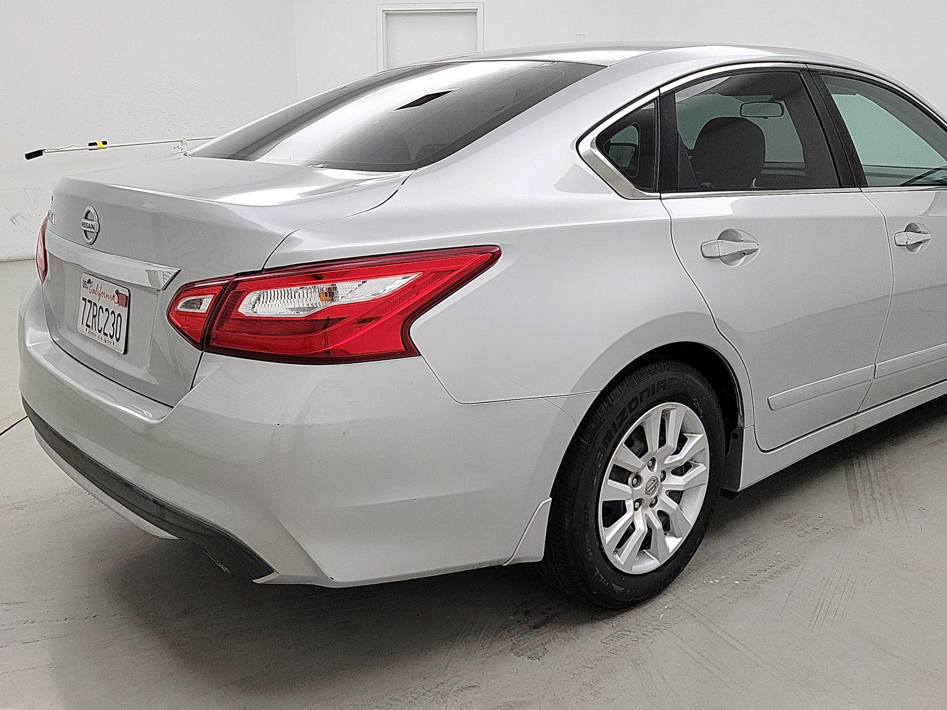 Thumbnail: 2016 Nissan Altima - 5