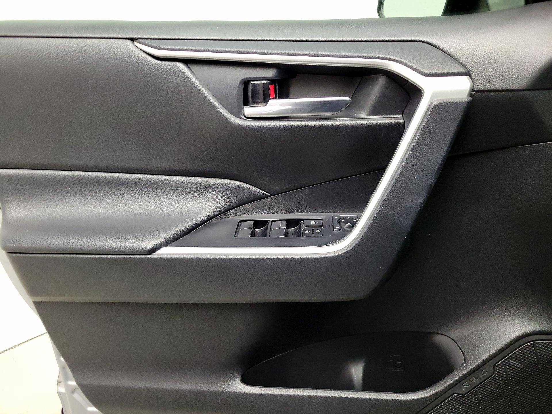 Thumbnail: 2021 Toyota RAV4 - 12