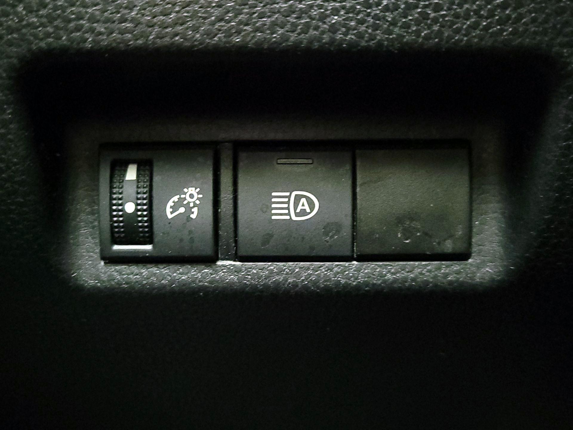 Thumbnail: 2021 Toyota RAV4 - 13