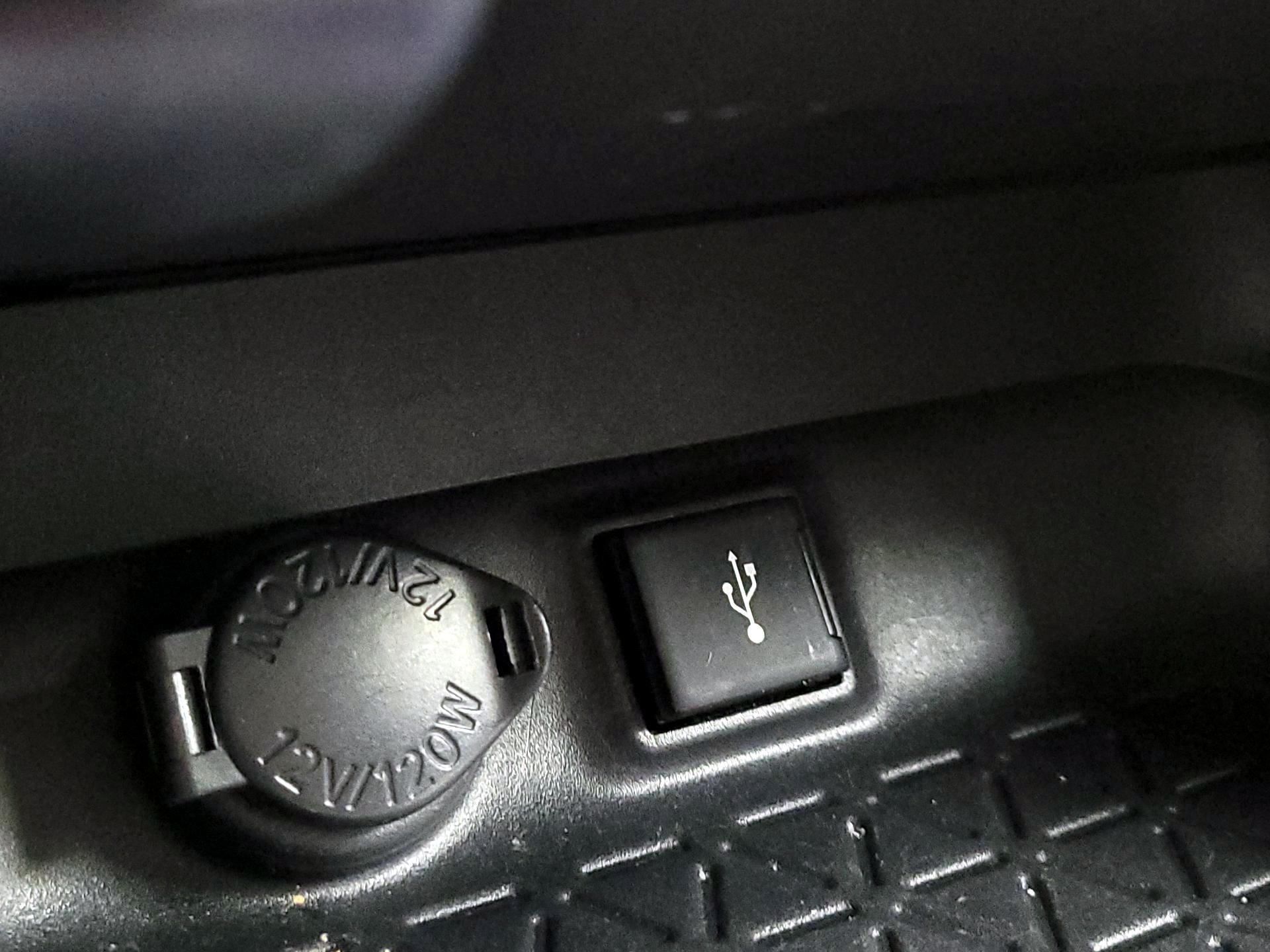 Thumbnail: 2021 Toyota RAV4 - 18