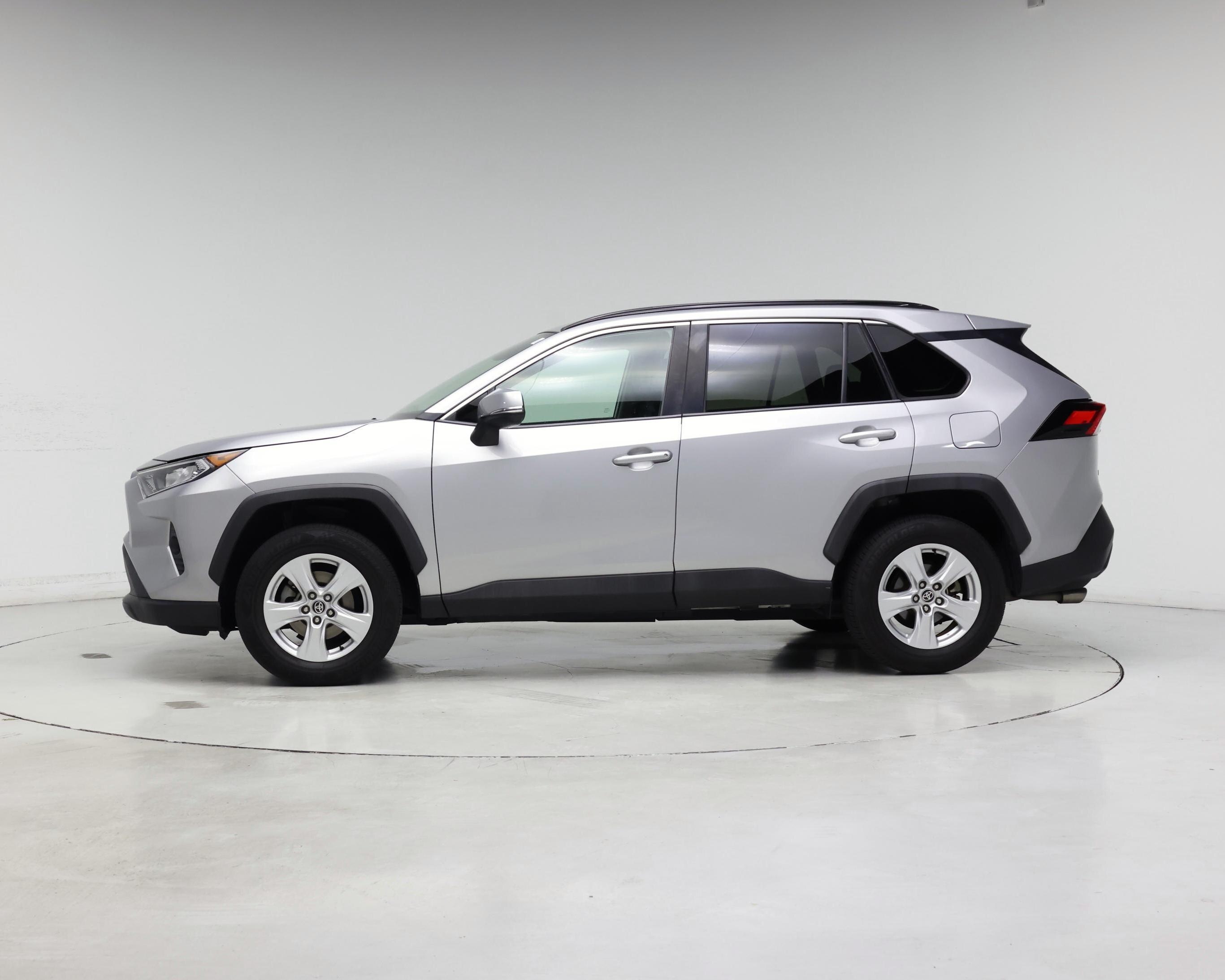 Thumbnail: 2021 Toyota RAV4 - 3
