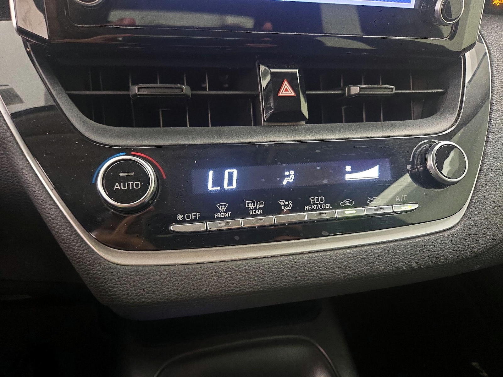 2020 Toyota Corolla LE - Photo 17