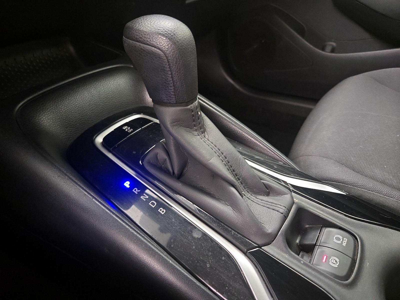 2020 Toyota Corolla LE - Photo 18