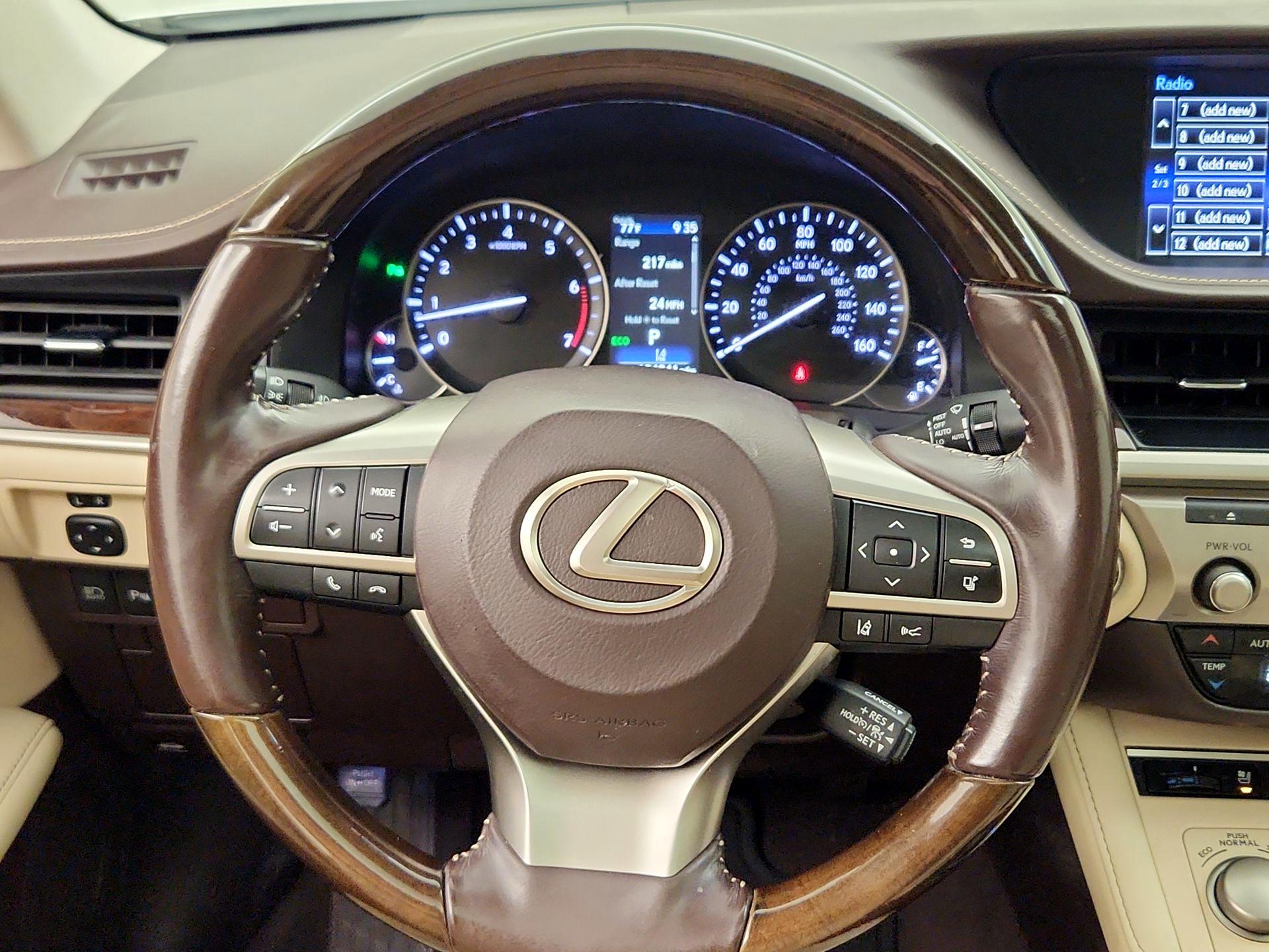 Thumbnail: 2016 Lexus ES - 10
