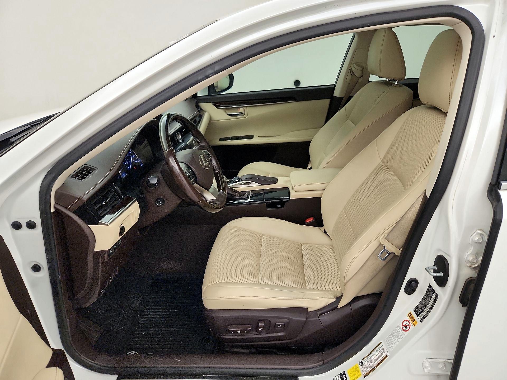 Thumbnail: 2016 Lexus ES - 11