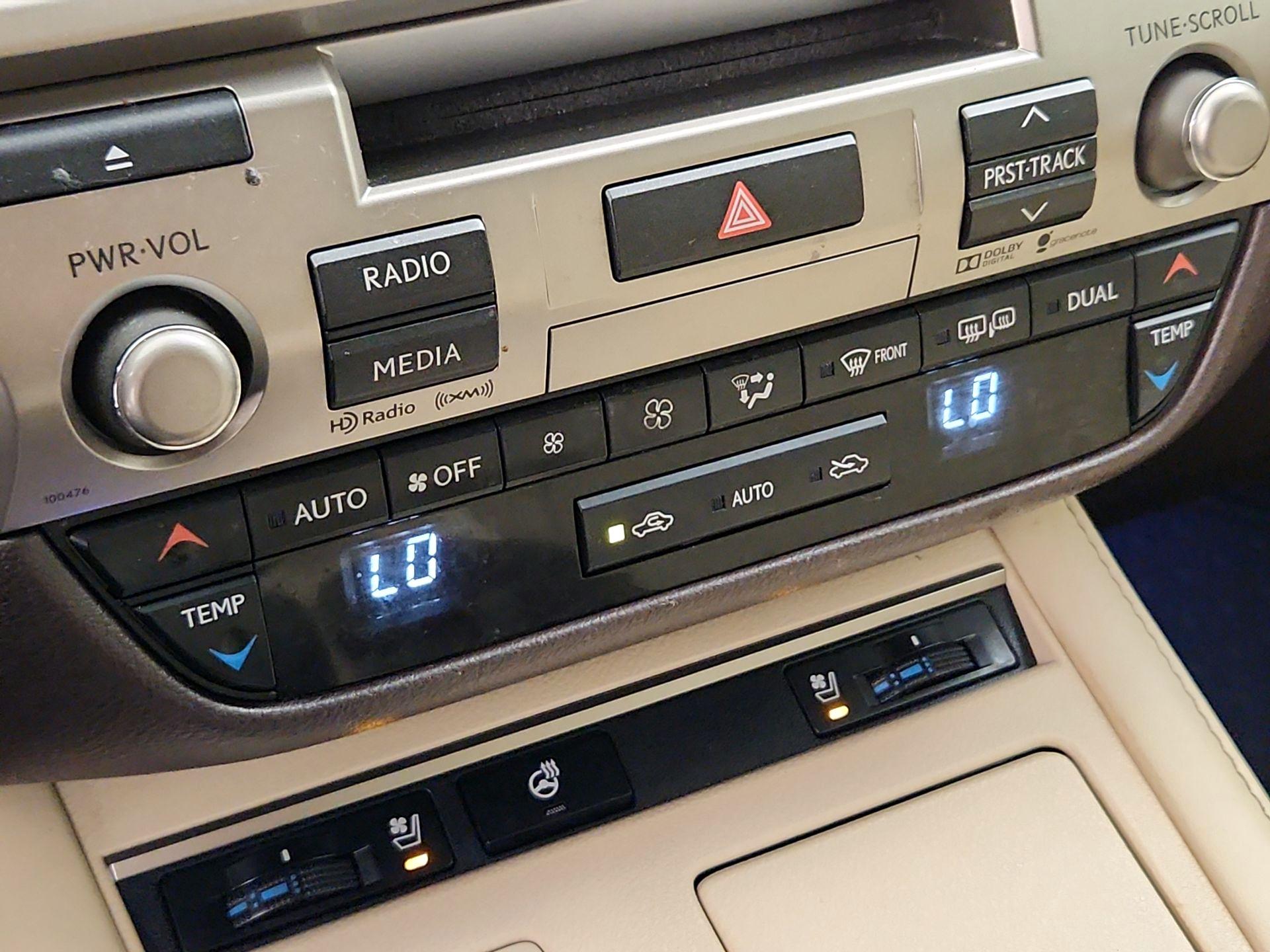 Thumbnail: 2016 Lexus ES - 16