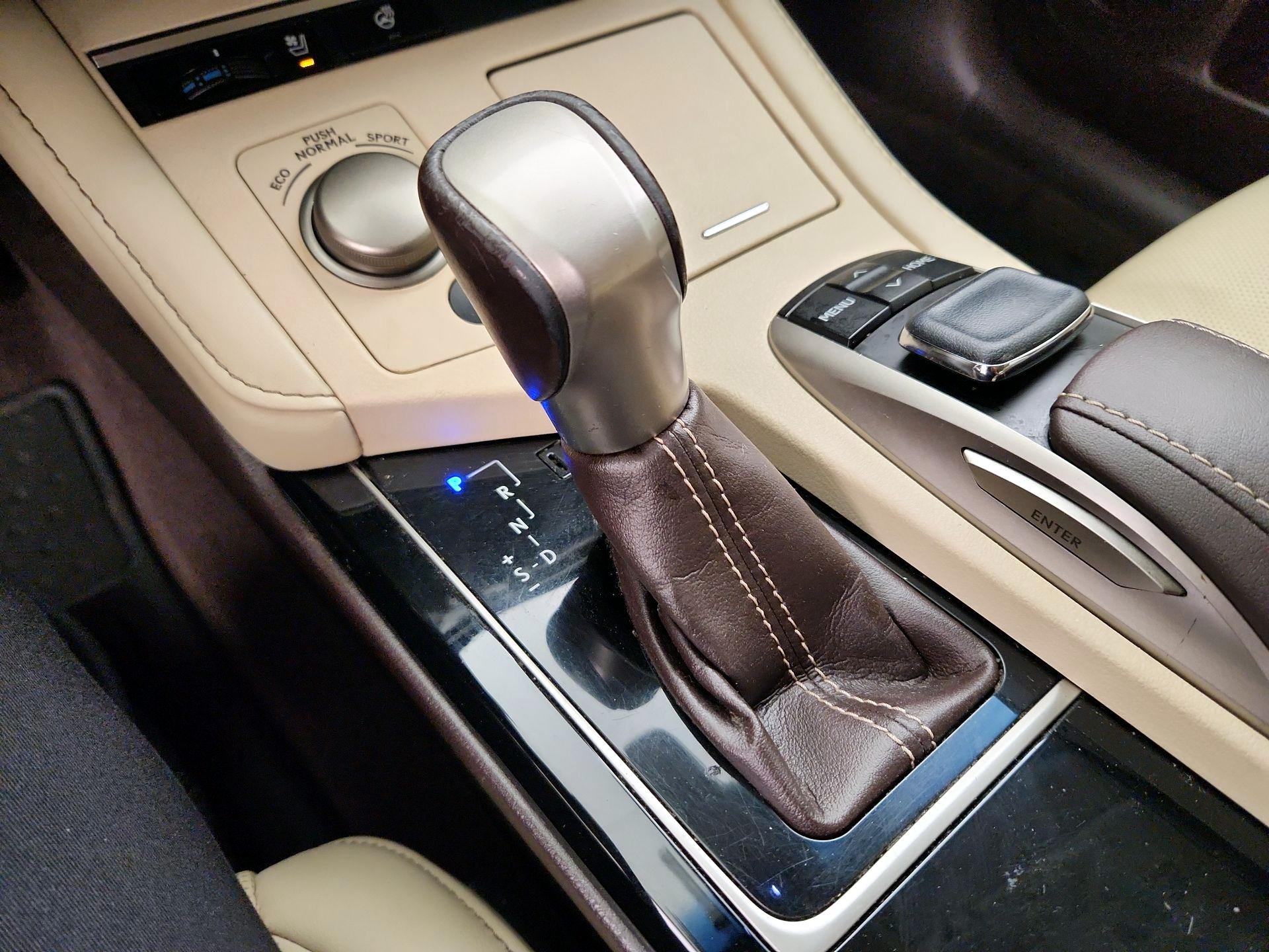 Thumbnail: 2016 Lexus ES - 17