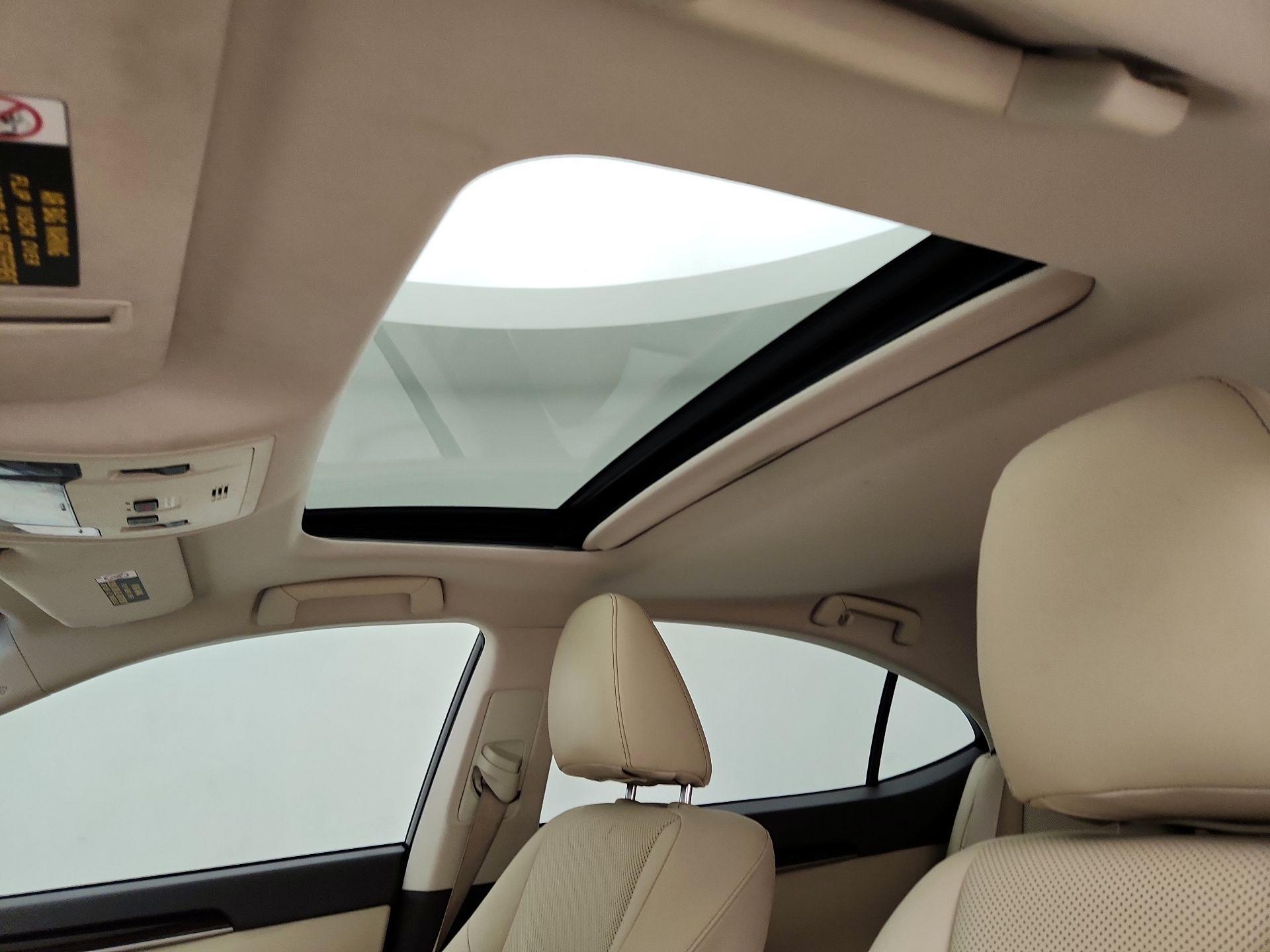 Thumbnail: 2016 Lexus ES - 19