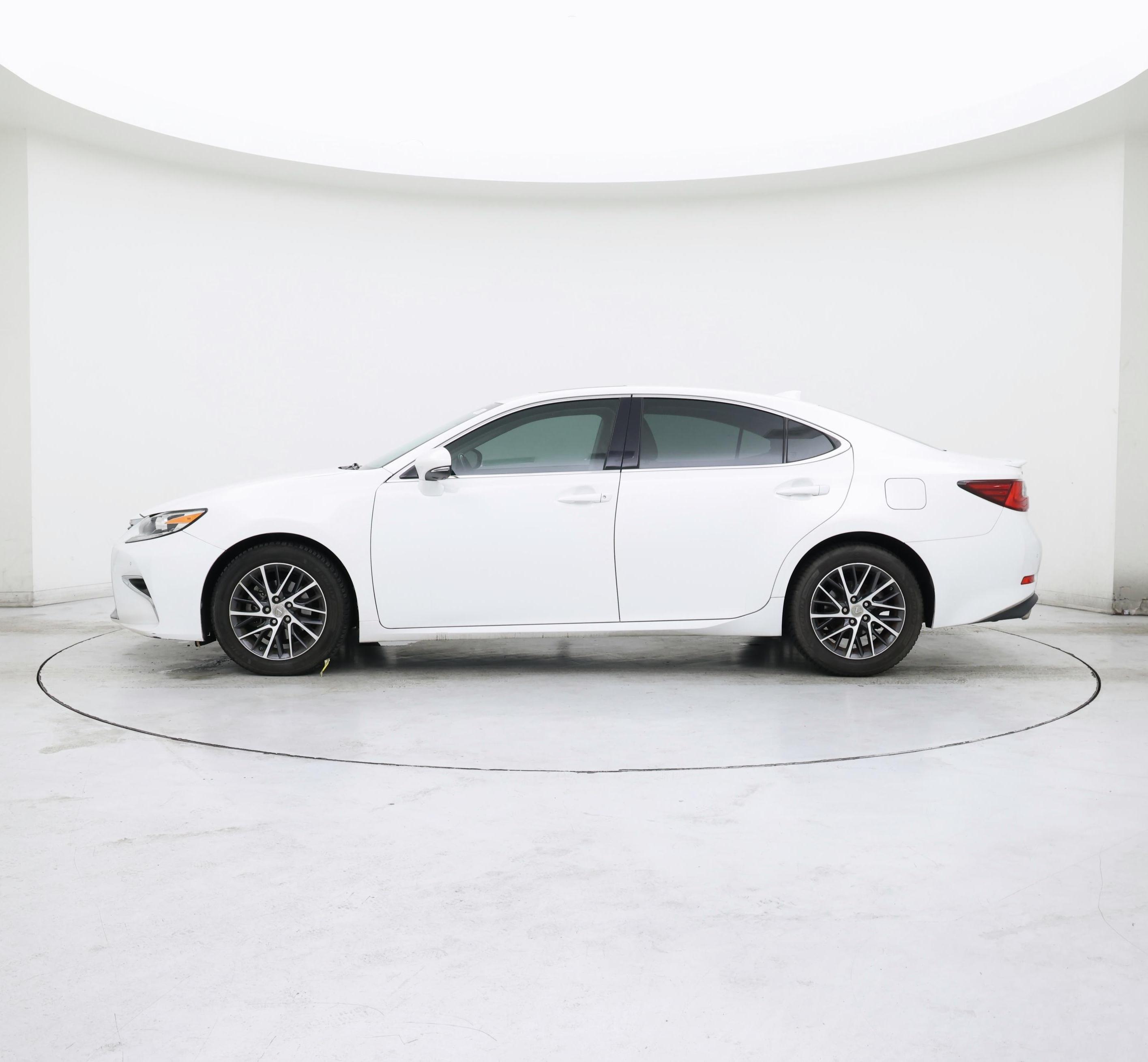 Thumbnail: 2016 Lexus ES - 3