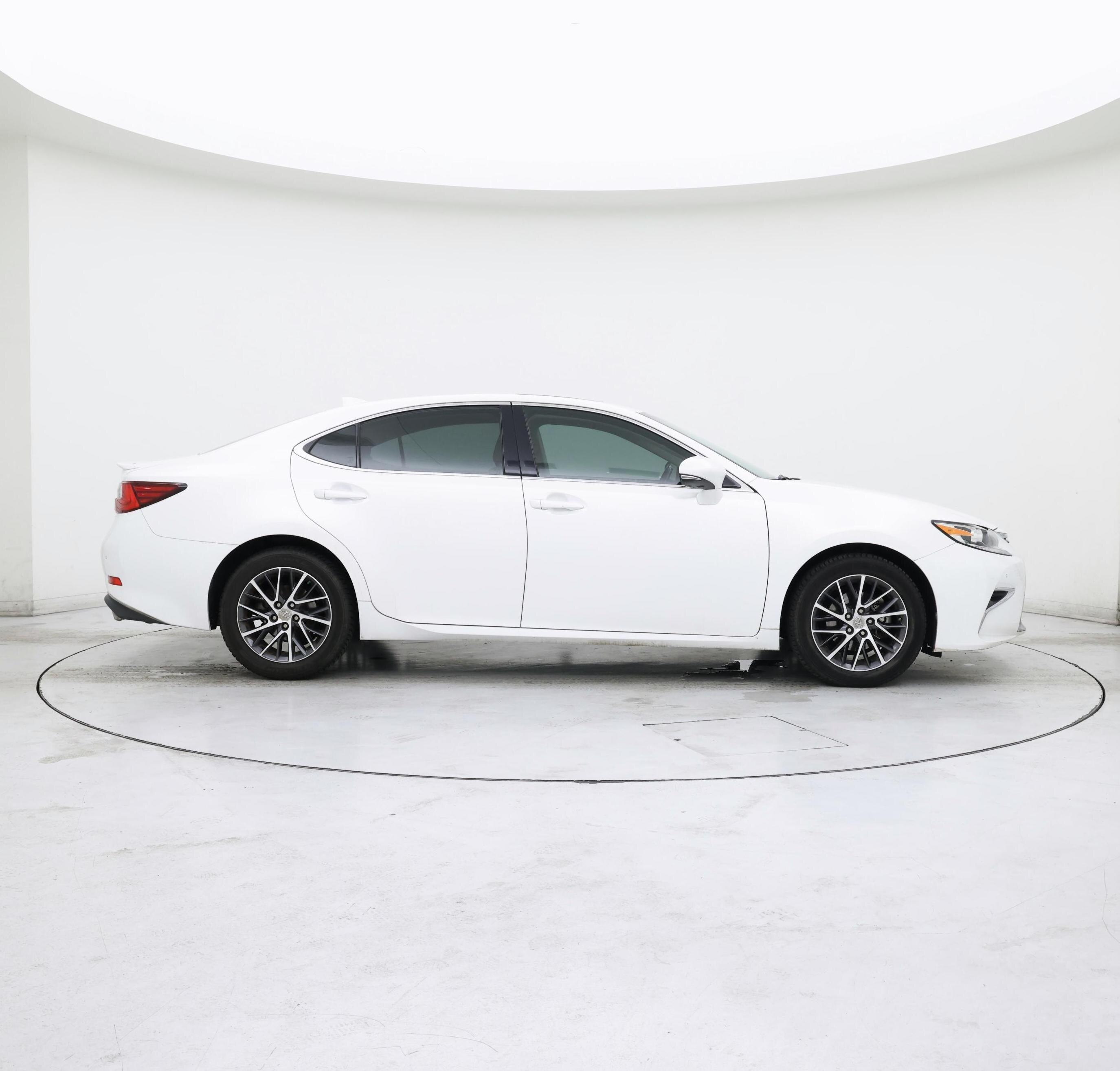 Thumbnail: 2016 Lexus ES - 7