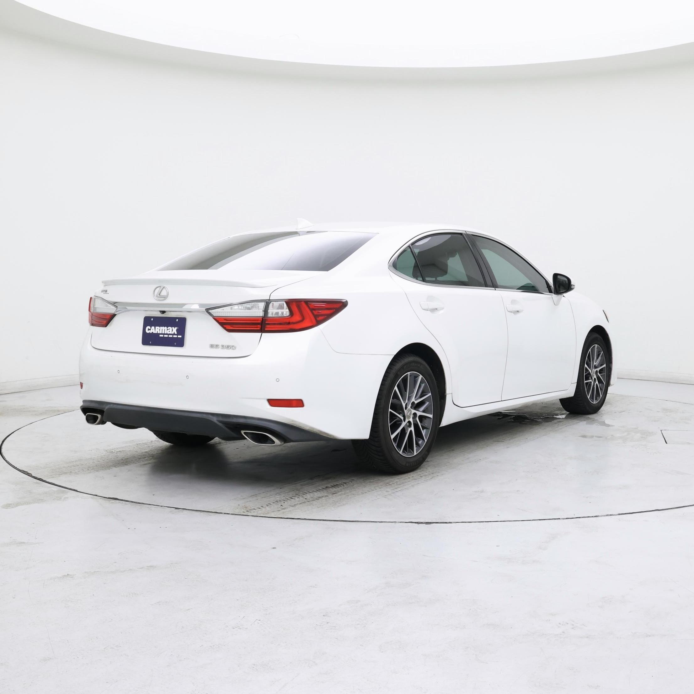 Thumbnail: 2016 Lexus ES - 8