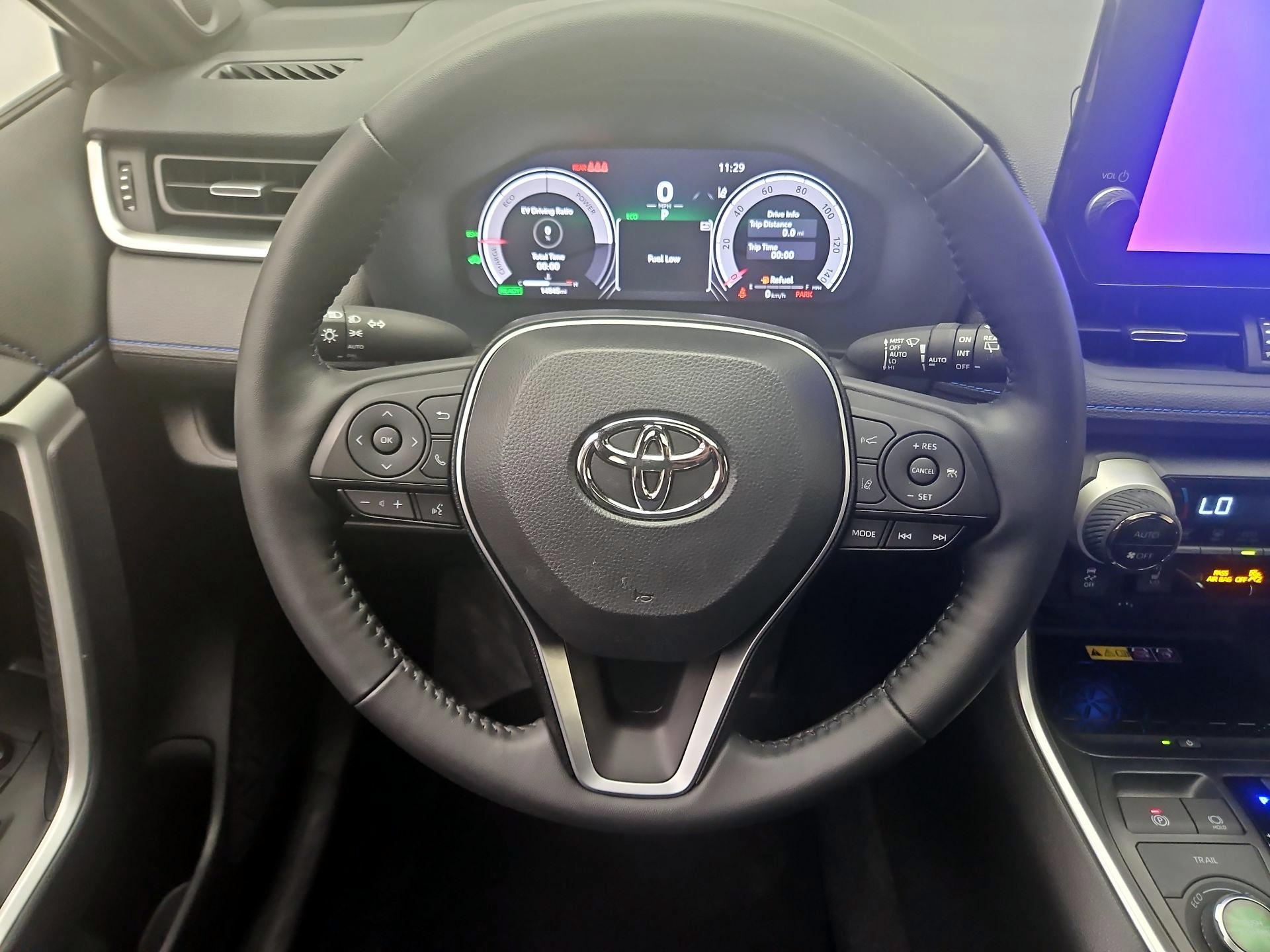 Thumbnail: 2025 Toyota RAV4 - 10