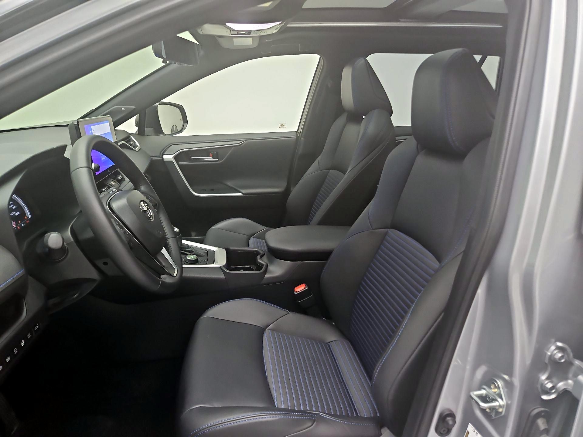 Thumbnail: 2025 Toyota RAV4 - 11