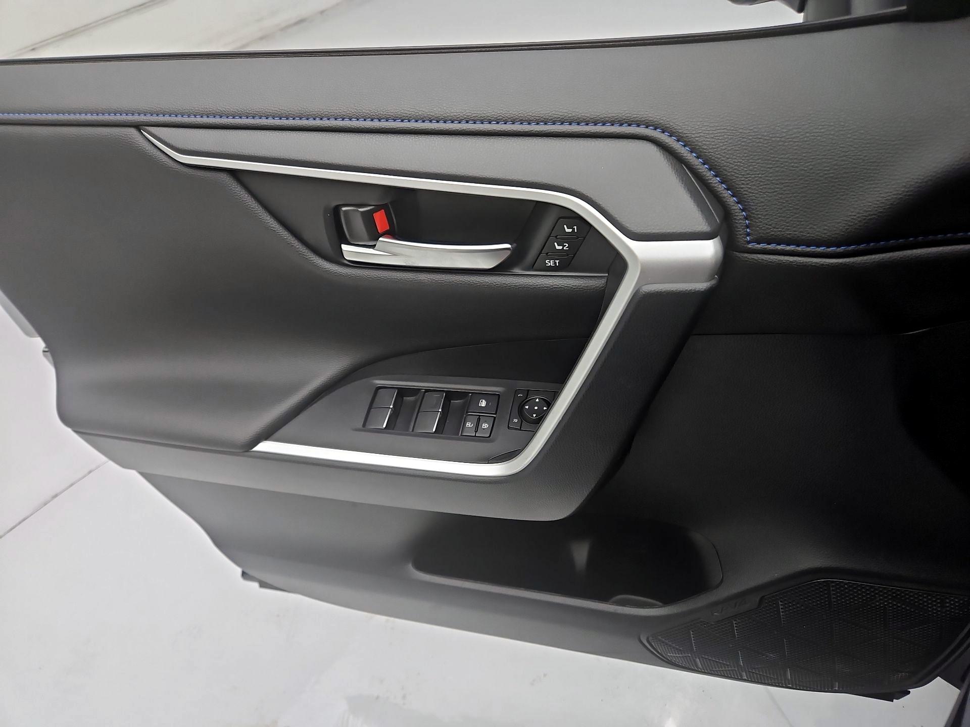 Thumbnail: 2025 Toyota RAV4 - 12