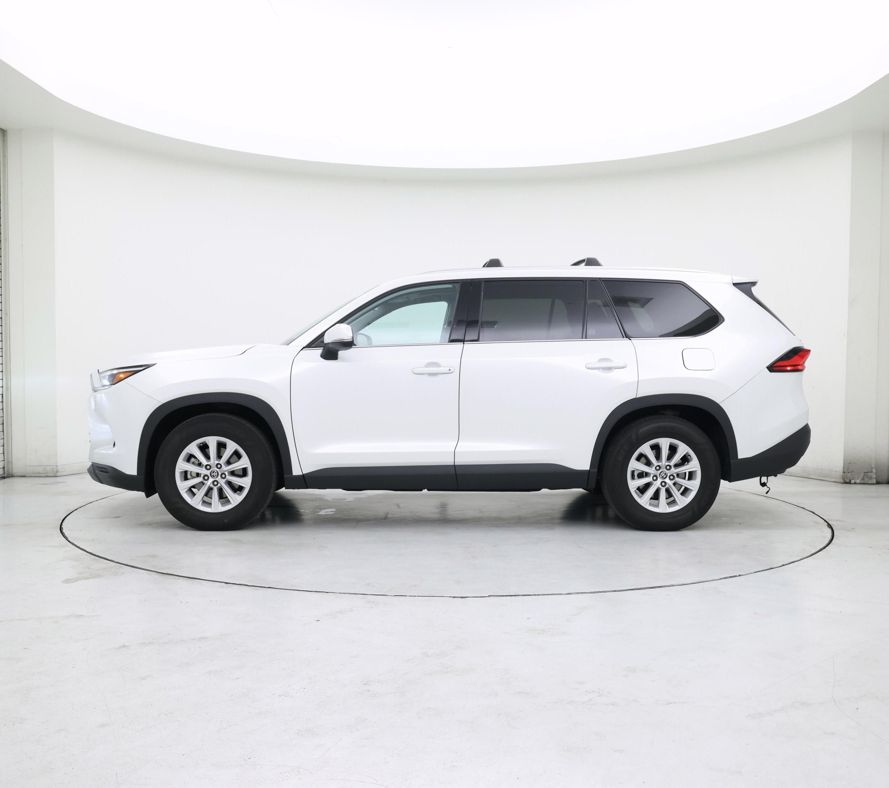 Thumbnail: 2024 Toyota Highlander - 3