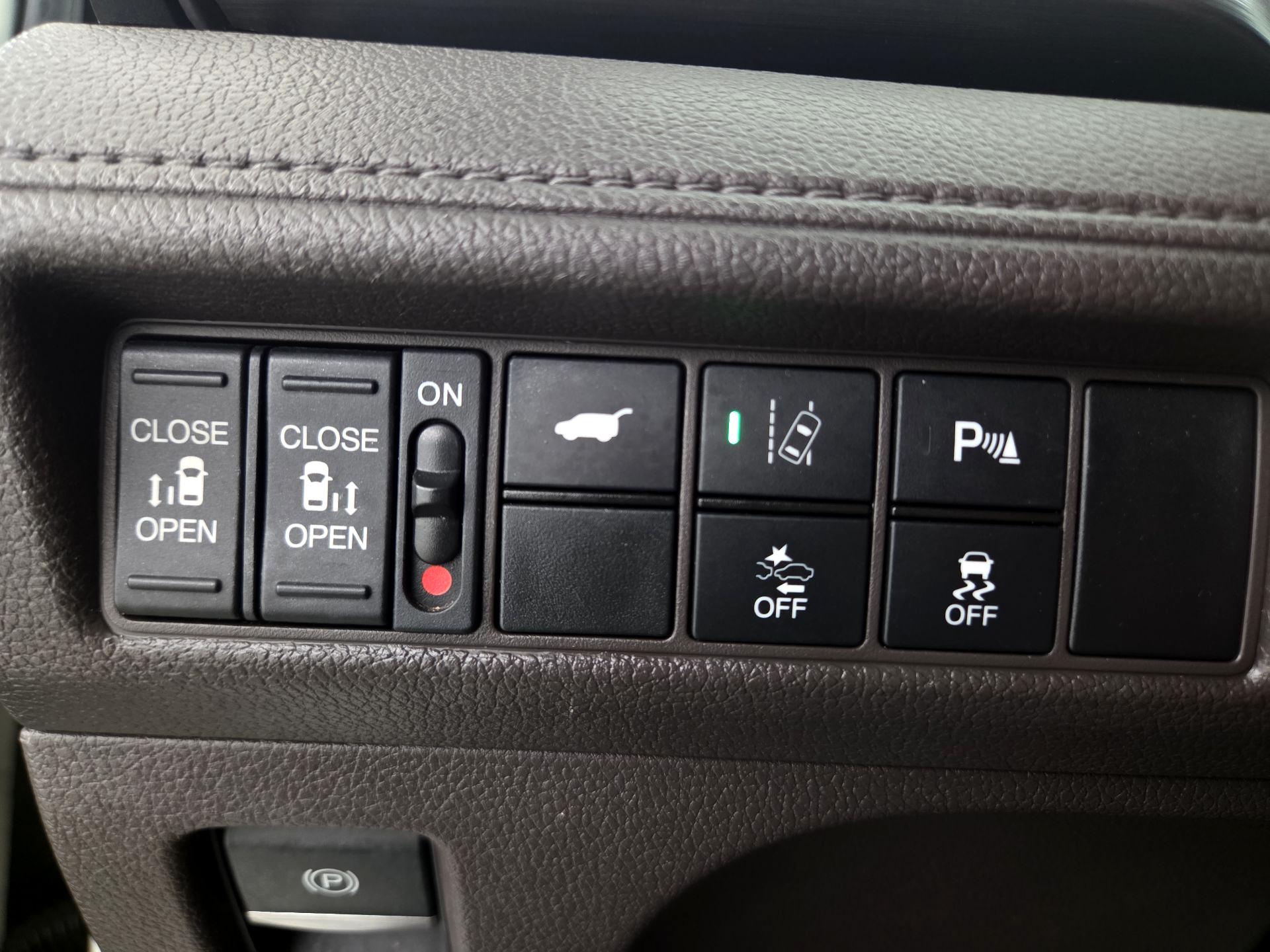 Thumbnail: 2019 Honda Odyssey - 13
