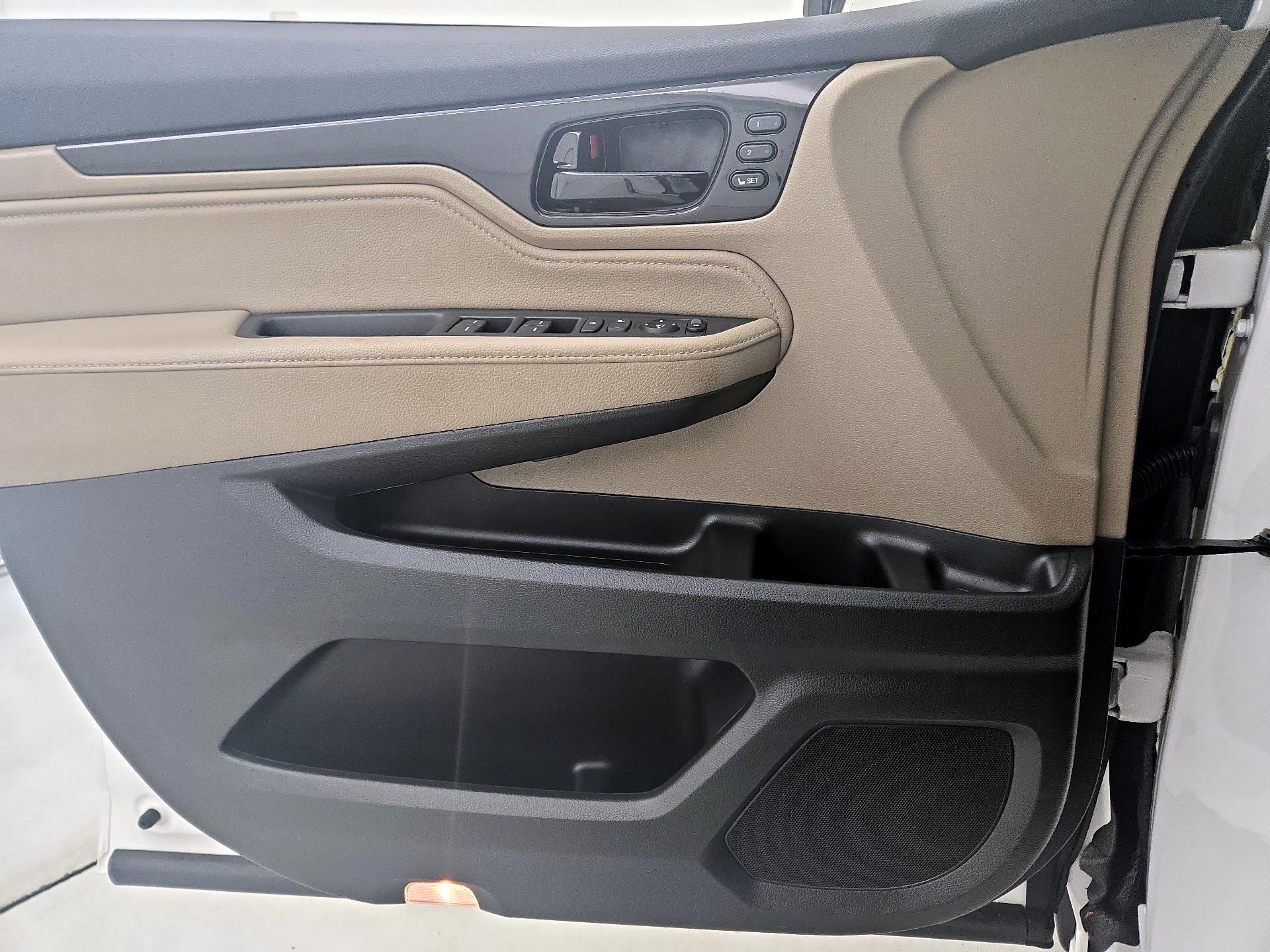 Thumbnail: 2023 Honda Odyssey - 12