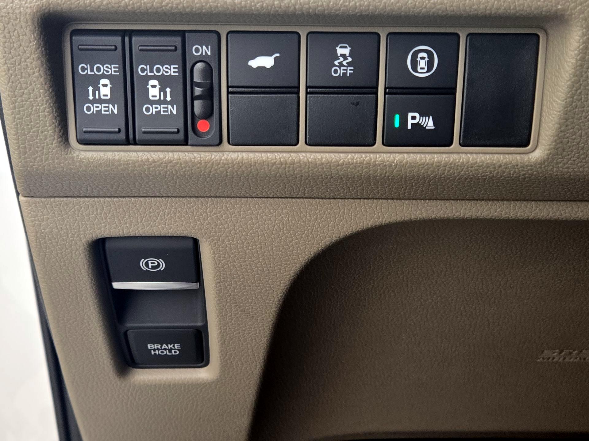 Thumbnail: 2023 Honda Odyssey - 13