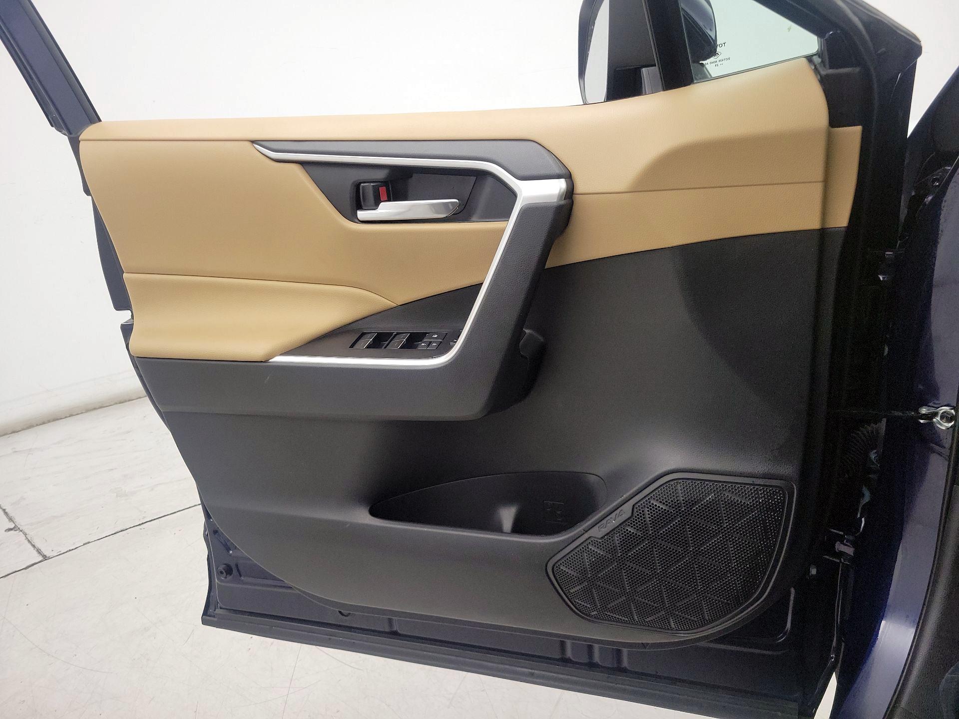 Thumbnail: 2025 Toyota RAV4 - 12