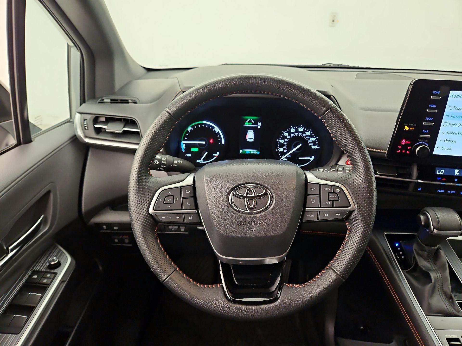 Thumbnail: 2022 Toyota Sienna - 10