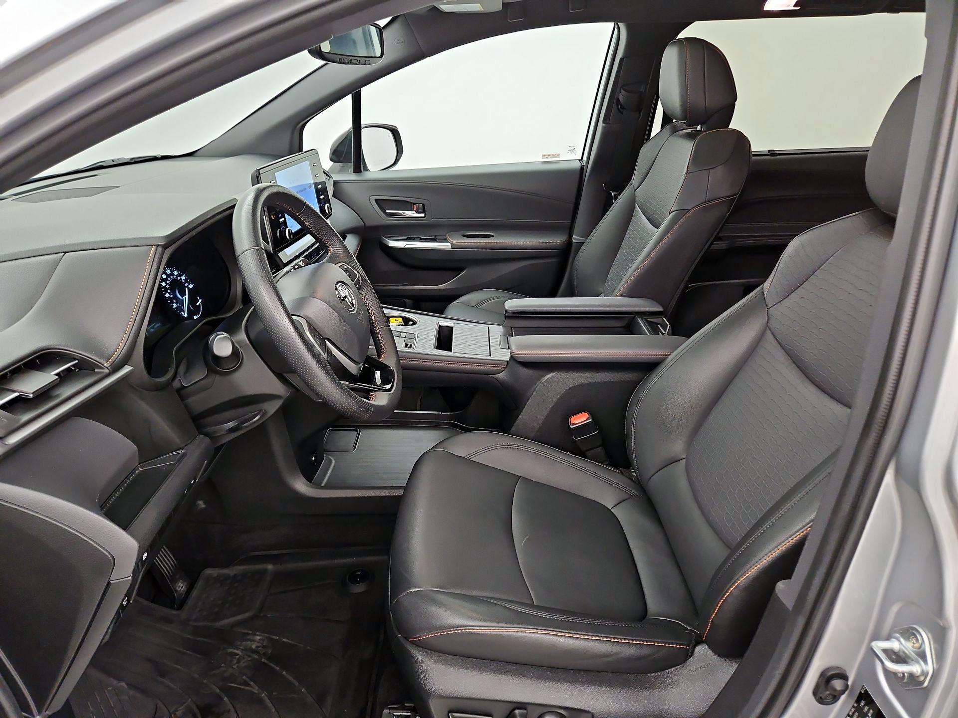 Thumbnail: 2022 Toyota Sienna - 11