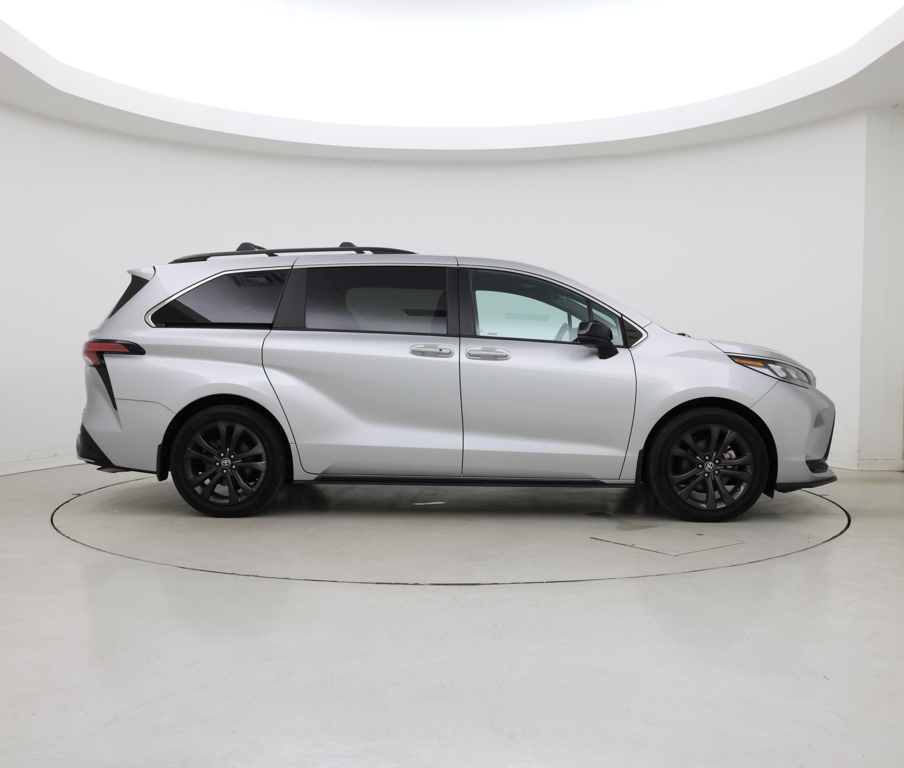 Thumbnail: 2022 Toyota Sienna - 7