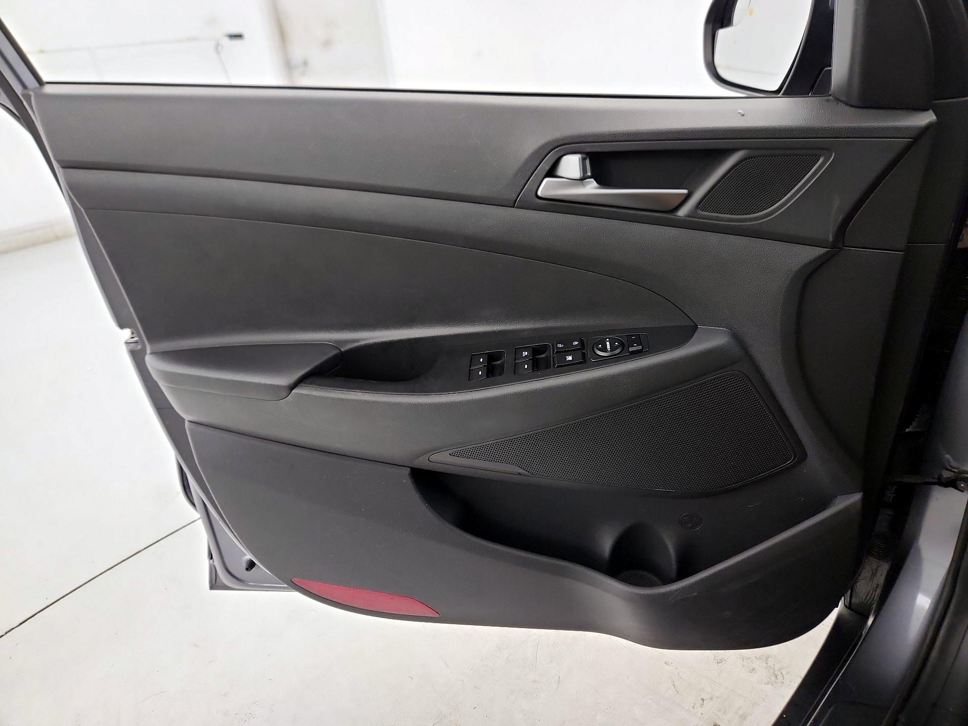 Thumbnail: 2016 Hyundai Tucson - 12