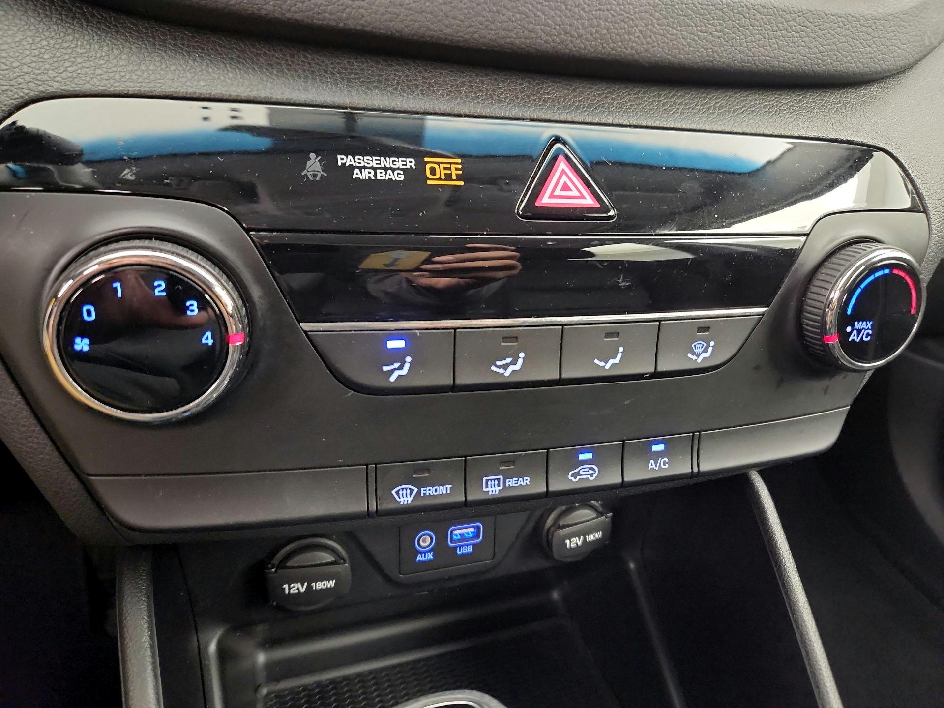 Thumbnail: 2016 Hyundai Tucson - 16