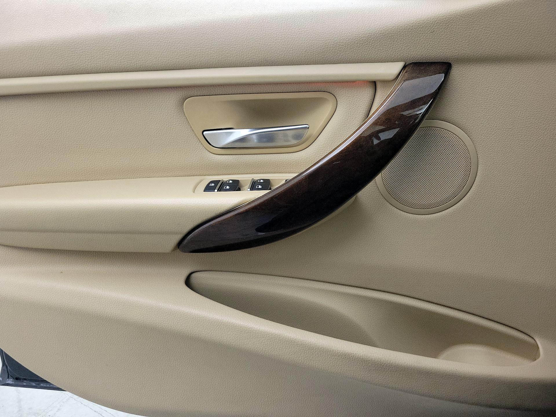 Thumbnail: 2016 BMW 3 Series - 12