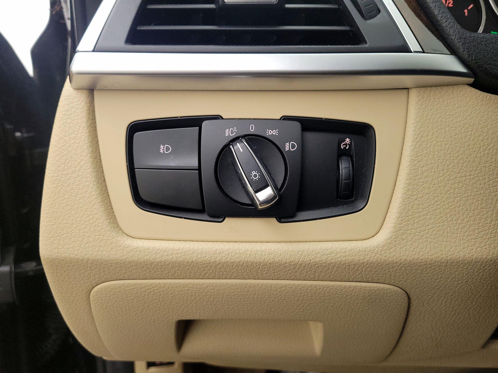 Thumbnail: 2016 BMW 3 Series - 13