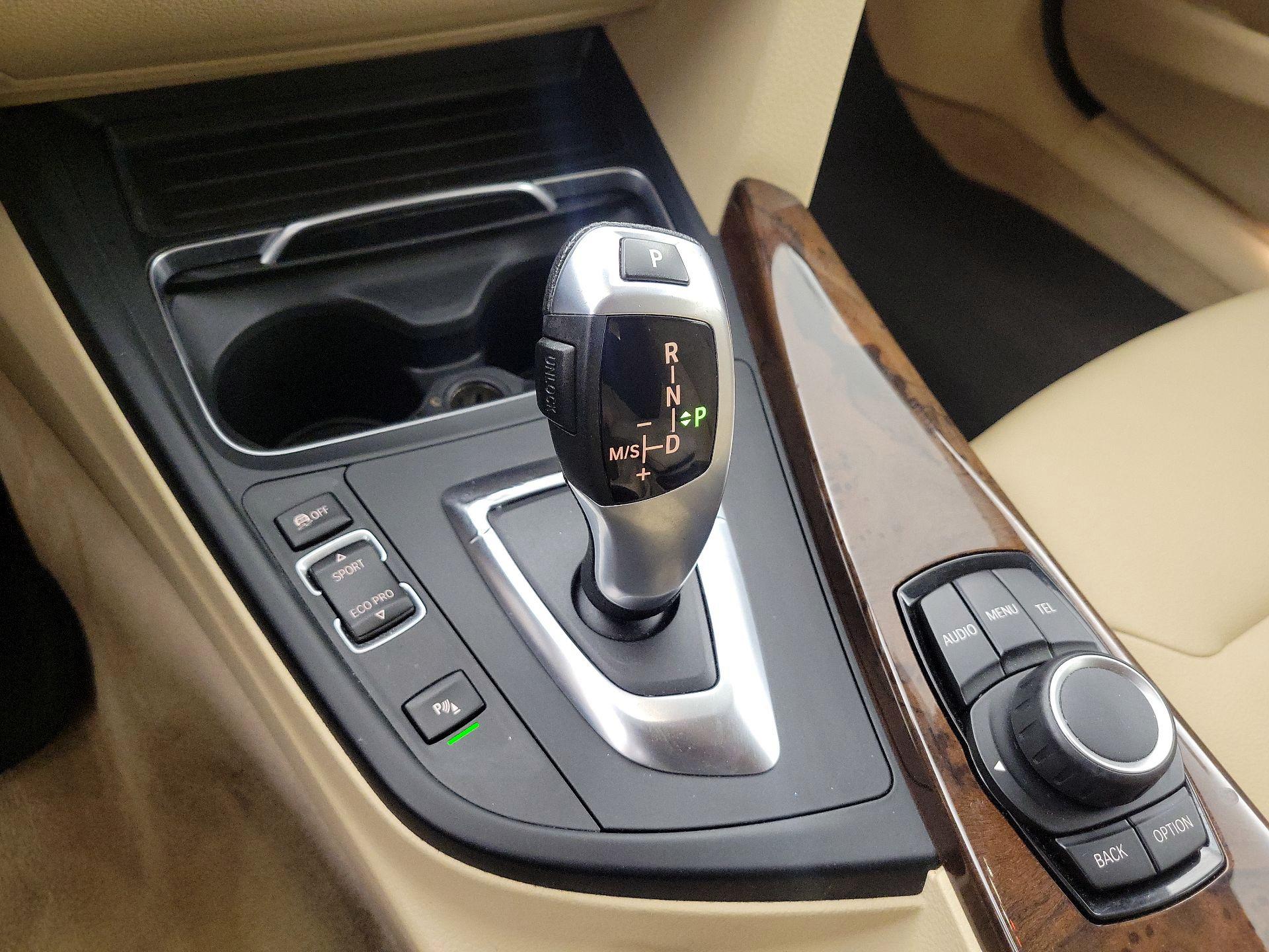 Thumbnail: 2016 BMW 3 Series - 17